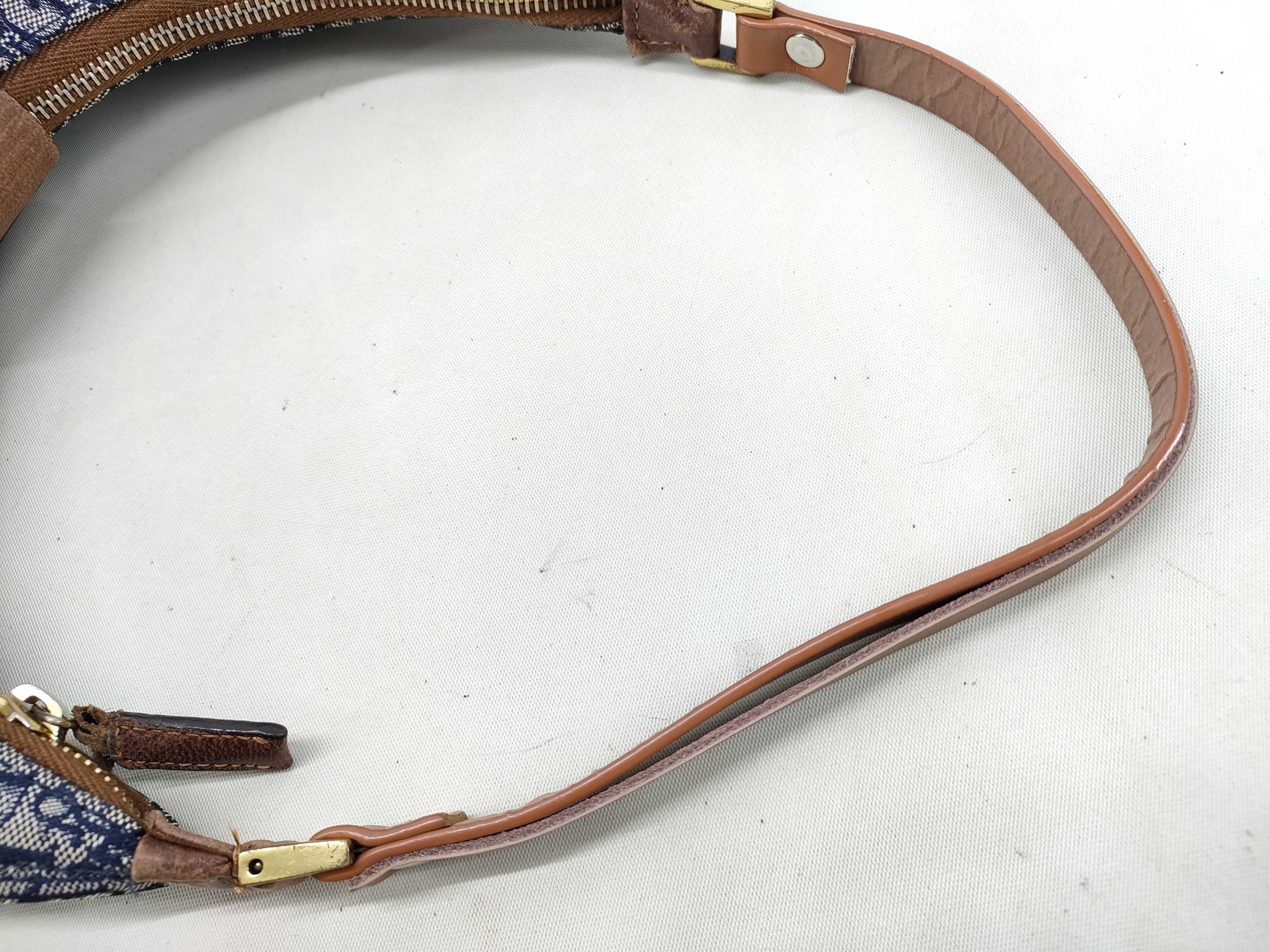 Trotter Street Chic Hobo Leather Gold Hardware One-Shoulder Bag — view 5