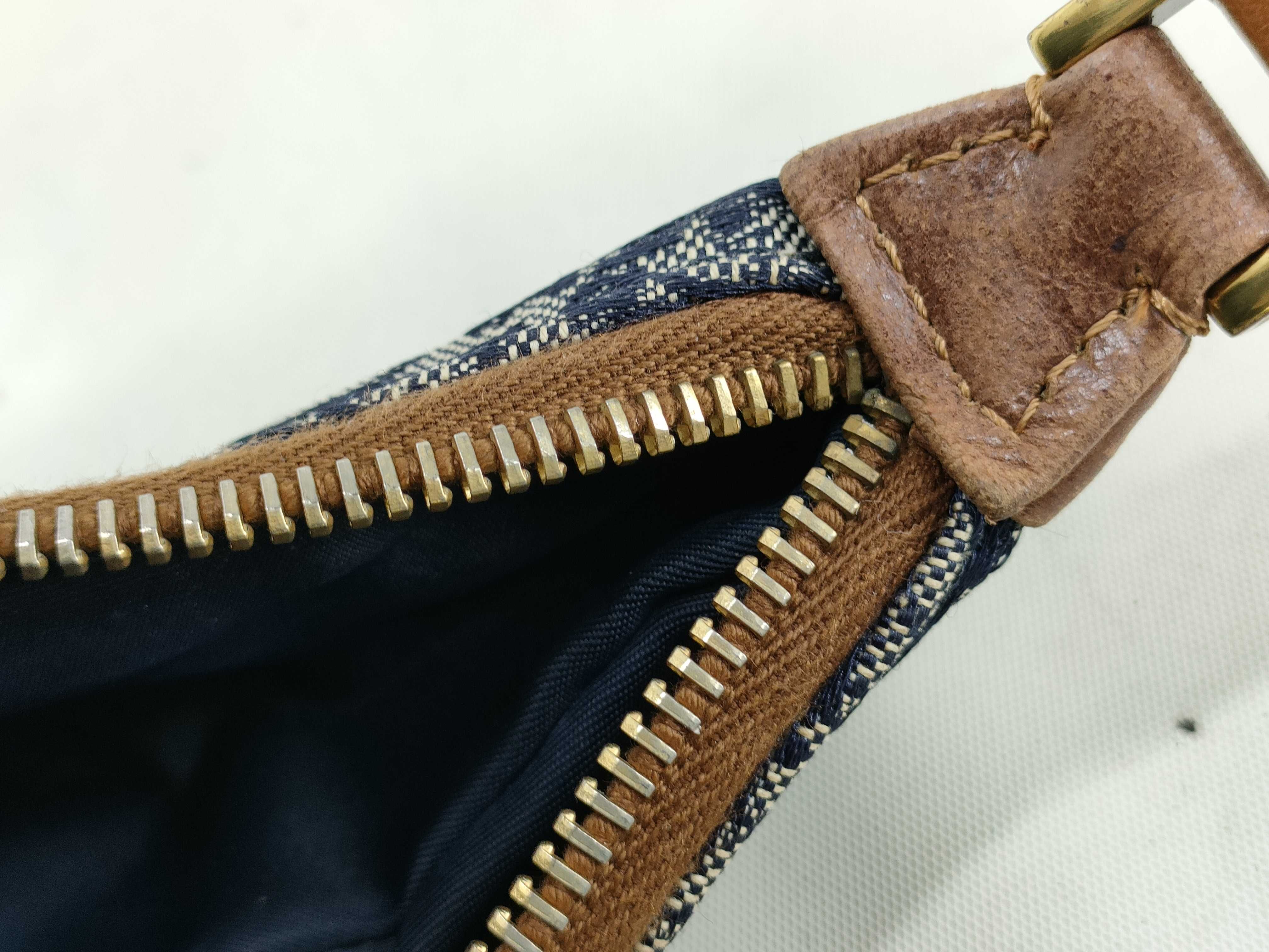 Trotter Street Chic Hobo Leather Gold Hardware One-Shoulder Bag — view 10