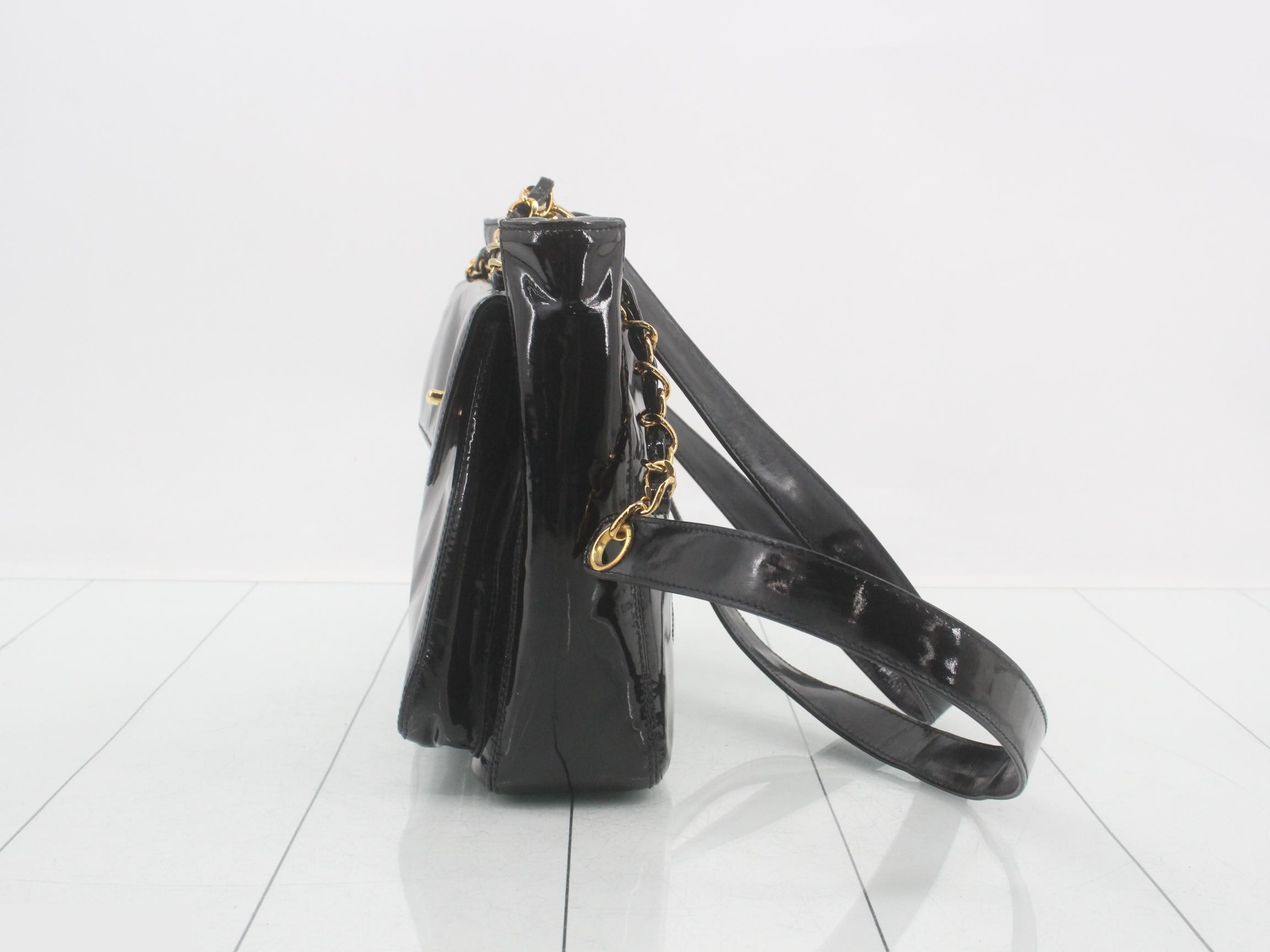 Turn-lock chain shoulder bag, includes sticker card. — view 3