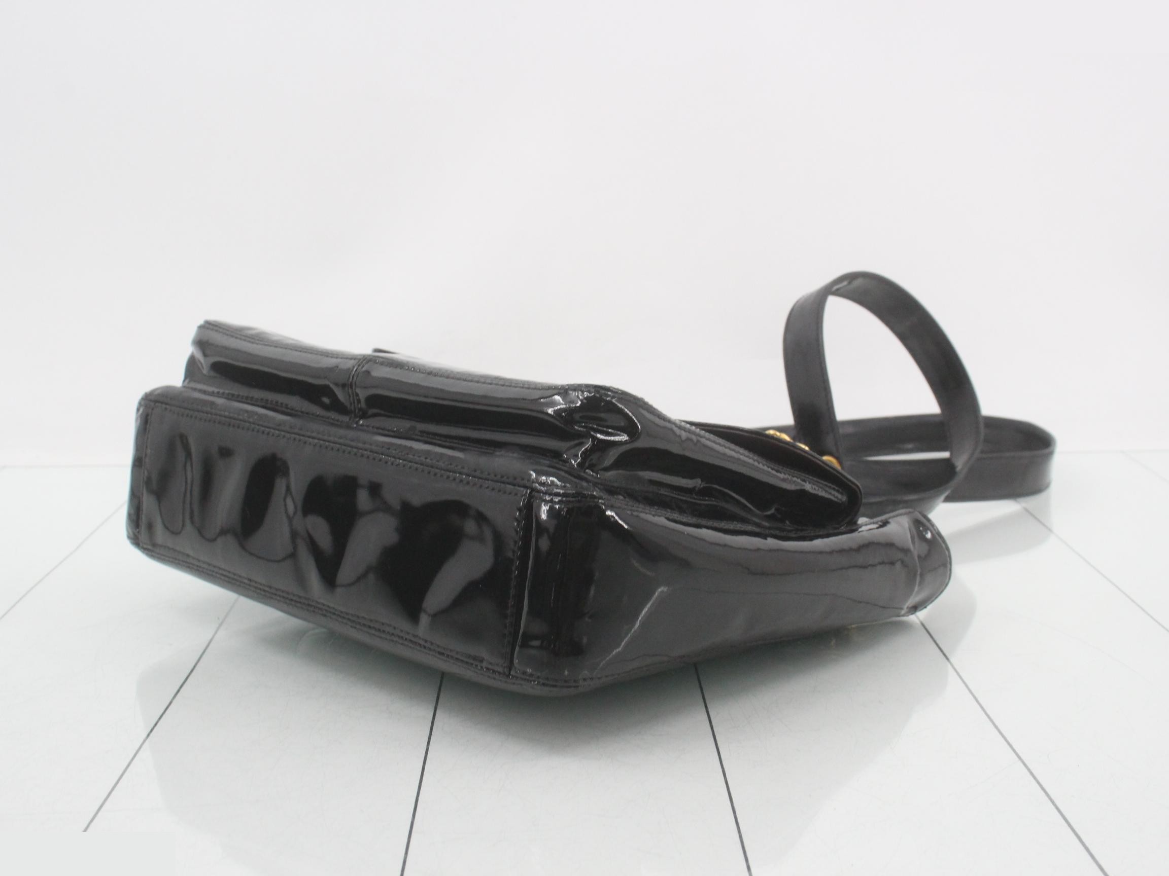 Turn-lock chain shoulder bag, includes sticker card. — view 6