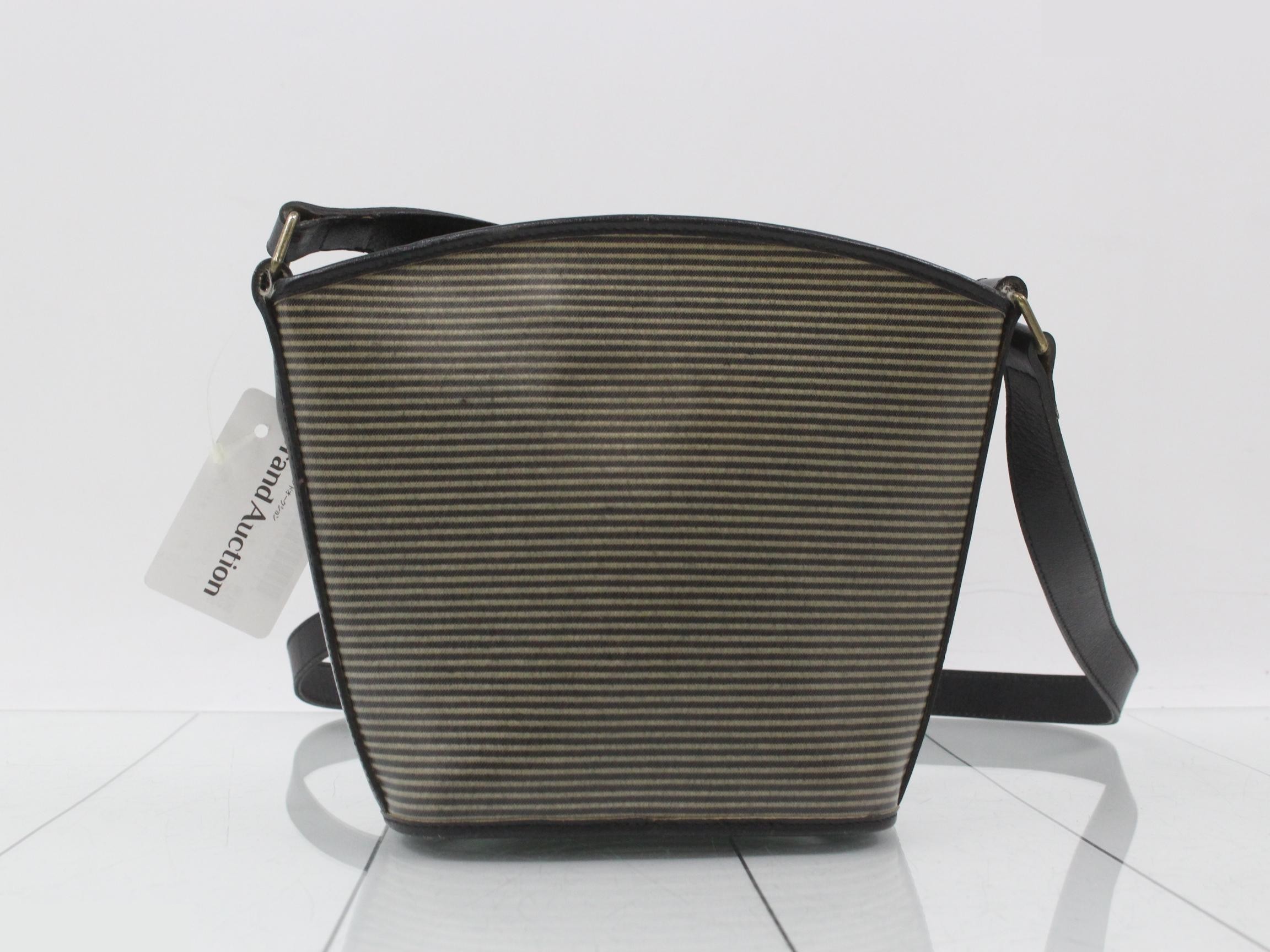 Trapezoidal shoulder bag — view 2