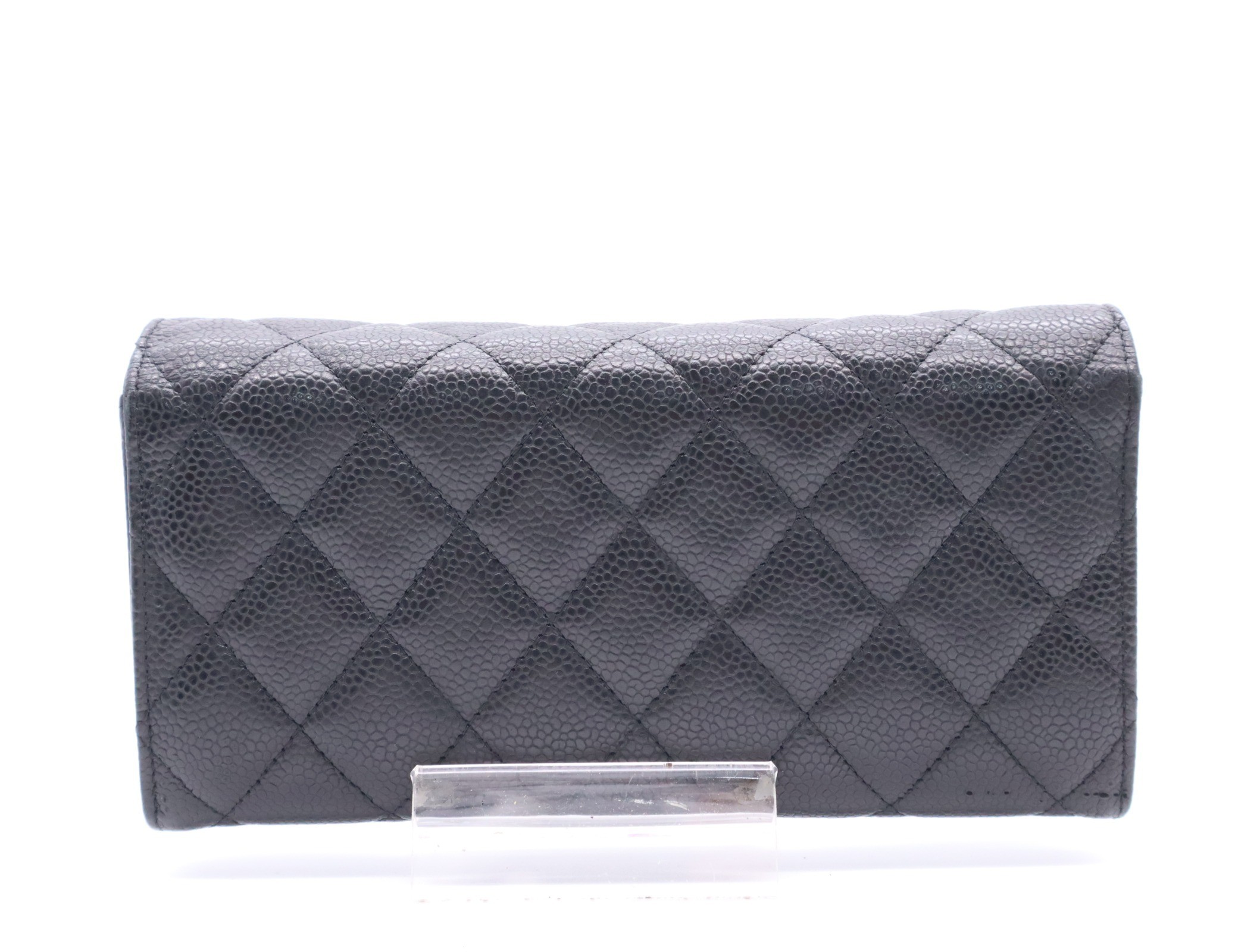 Caviar leather Matelassé Classic flap wallet with card and box. — view 2