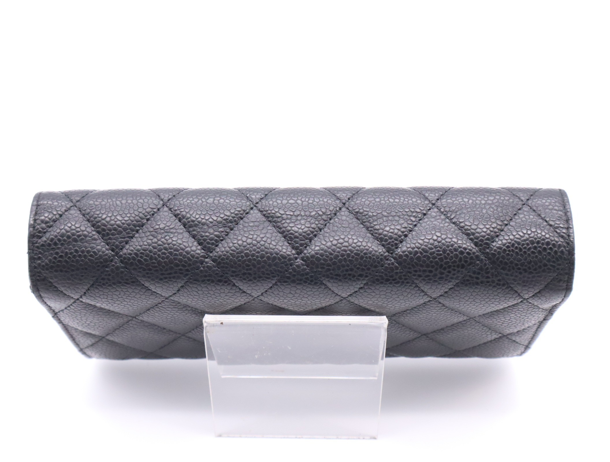 Caviar leather Matelassé Classic flap wallet with card and box. — view 4