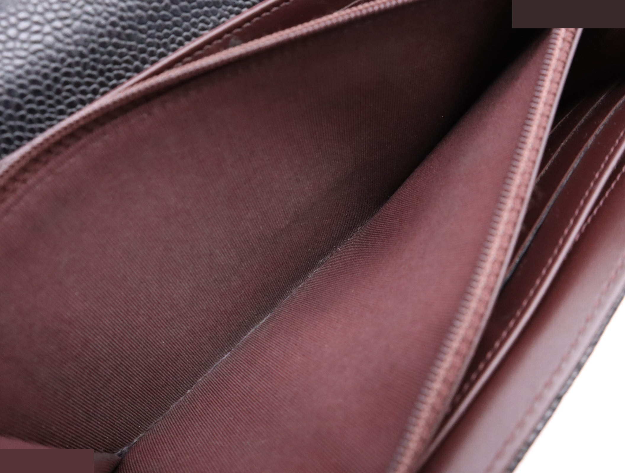 Caviar leather Matelassé Classic flap wallet with card and box. — view 7