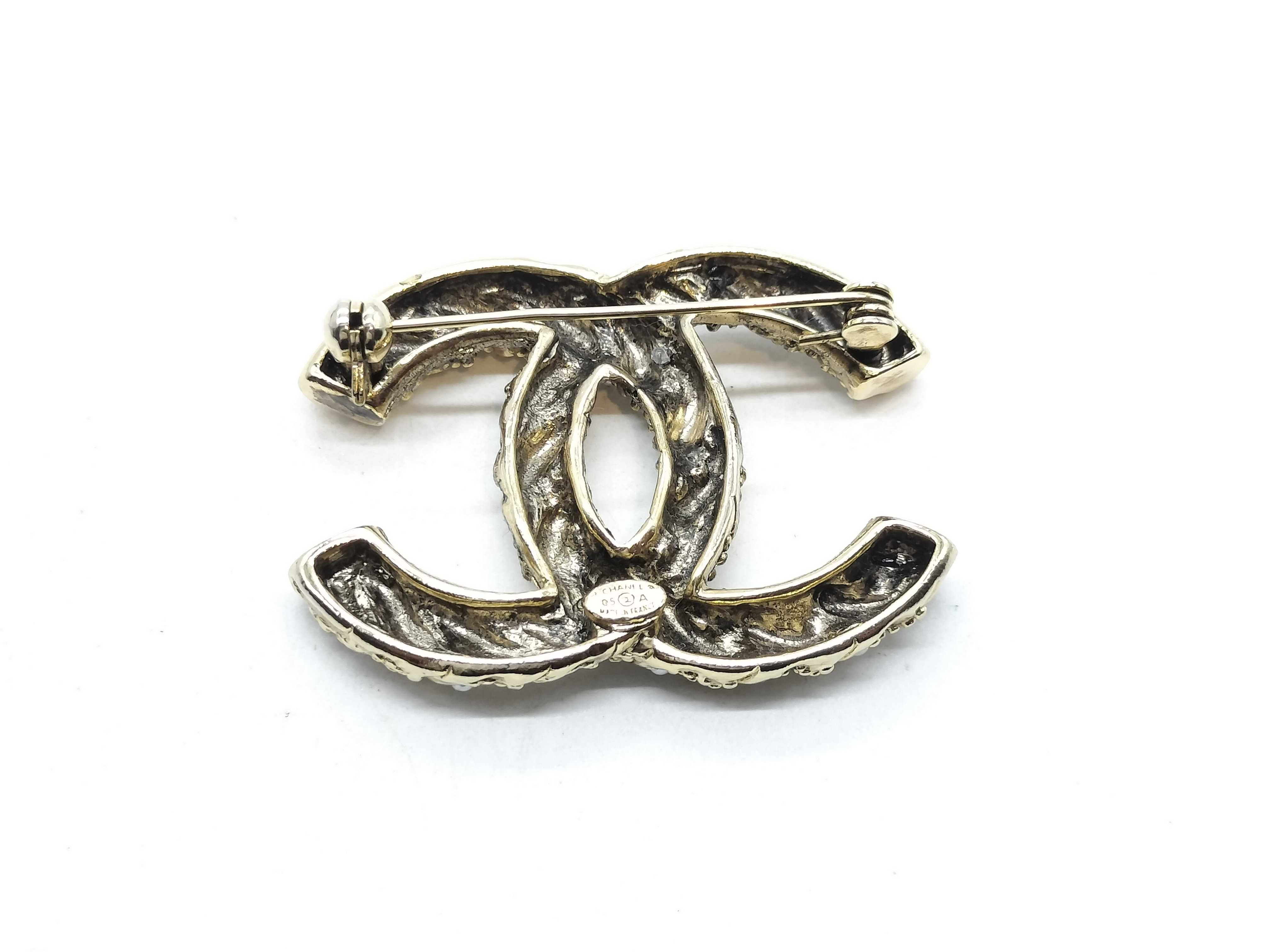 Faux Pearl Brooch 05 A Brooch — view 2