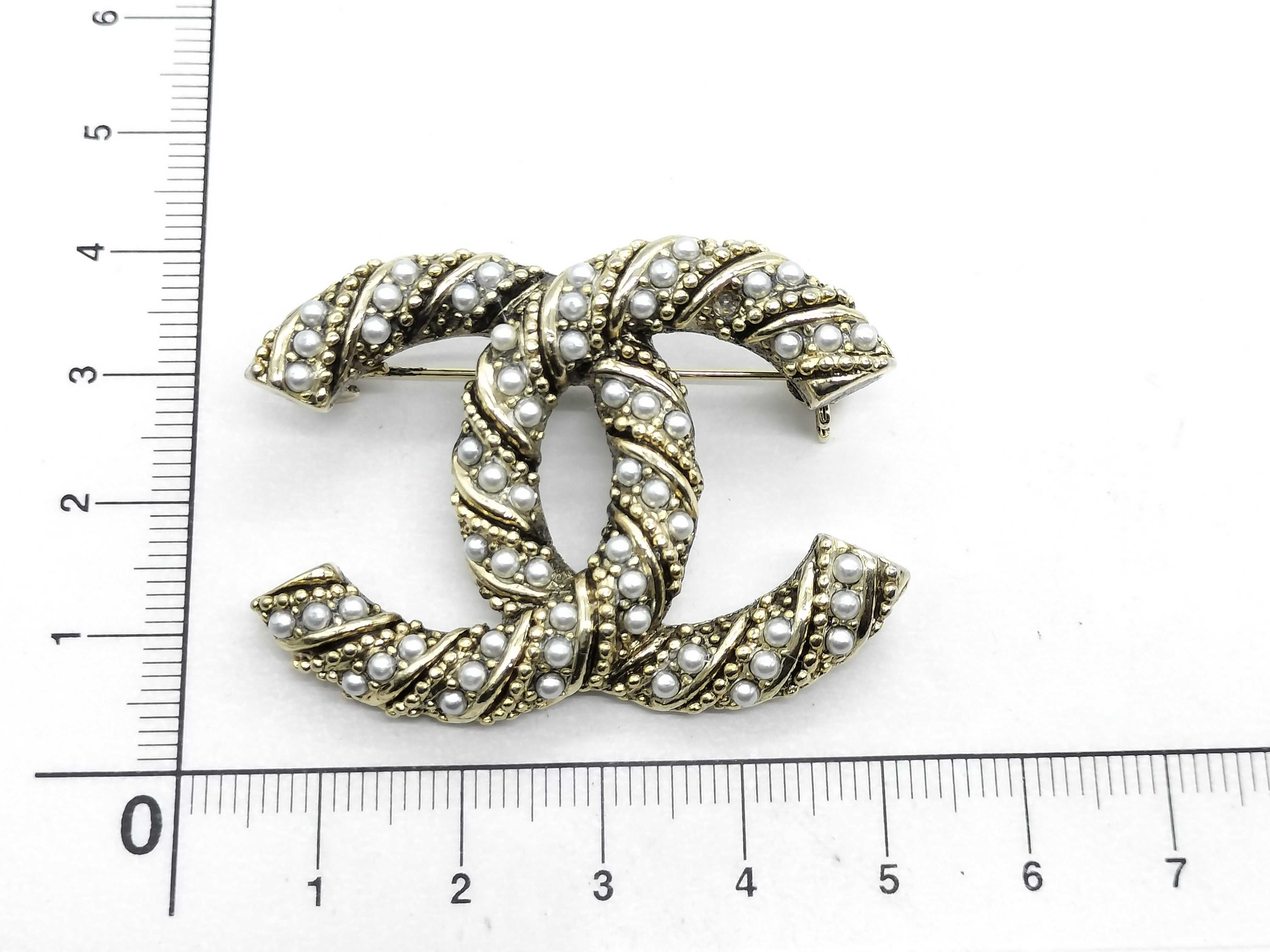 Faux Pearl Brooch 05 A Brooch — view 5