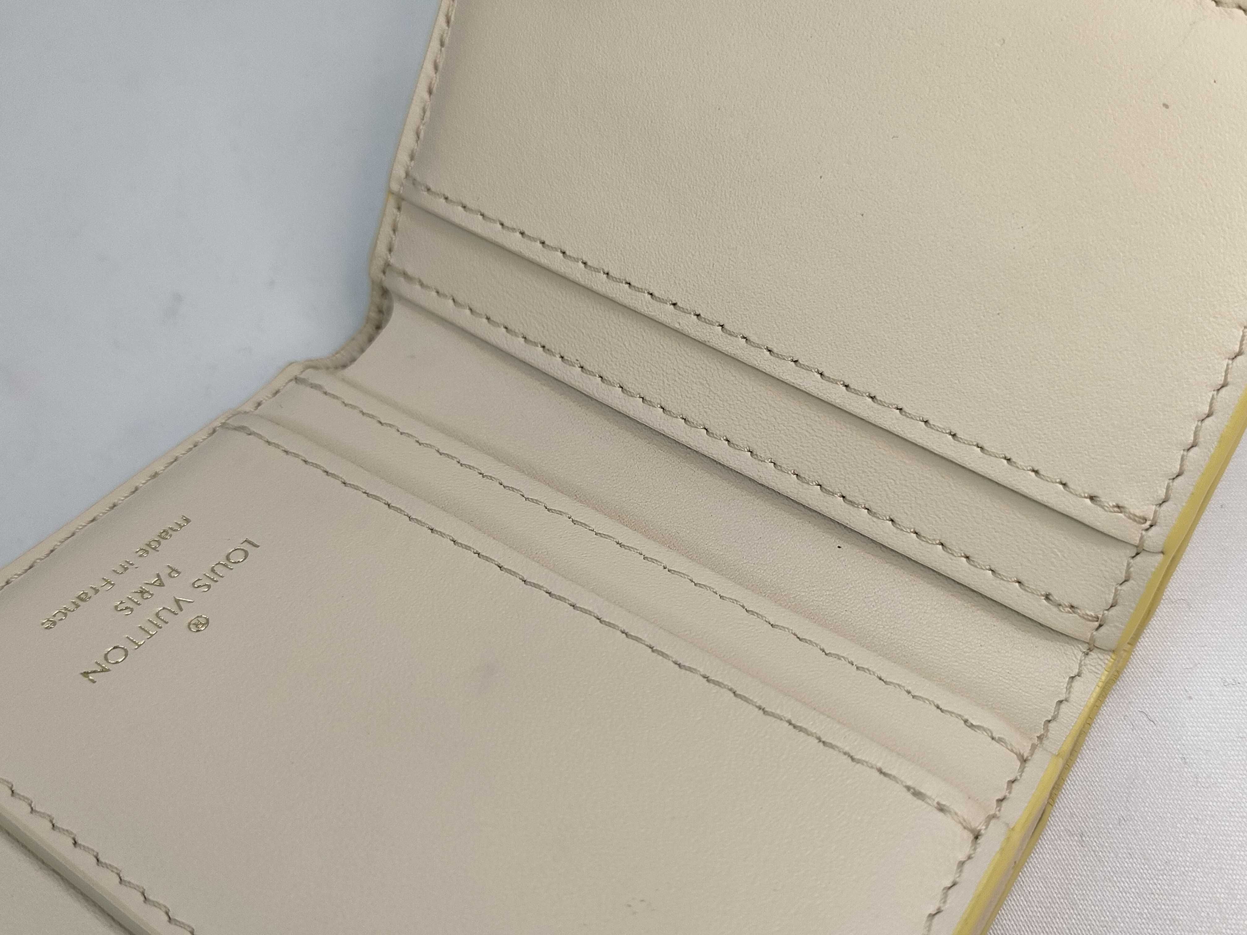 Portefeuille Capucines XS Taurillon Leather Wallet M83610 — view 13