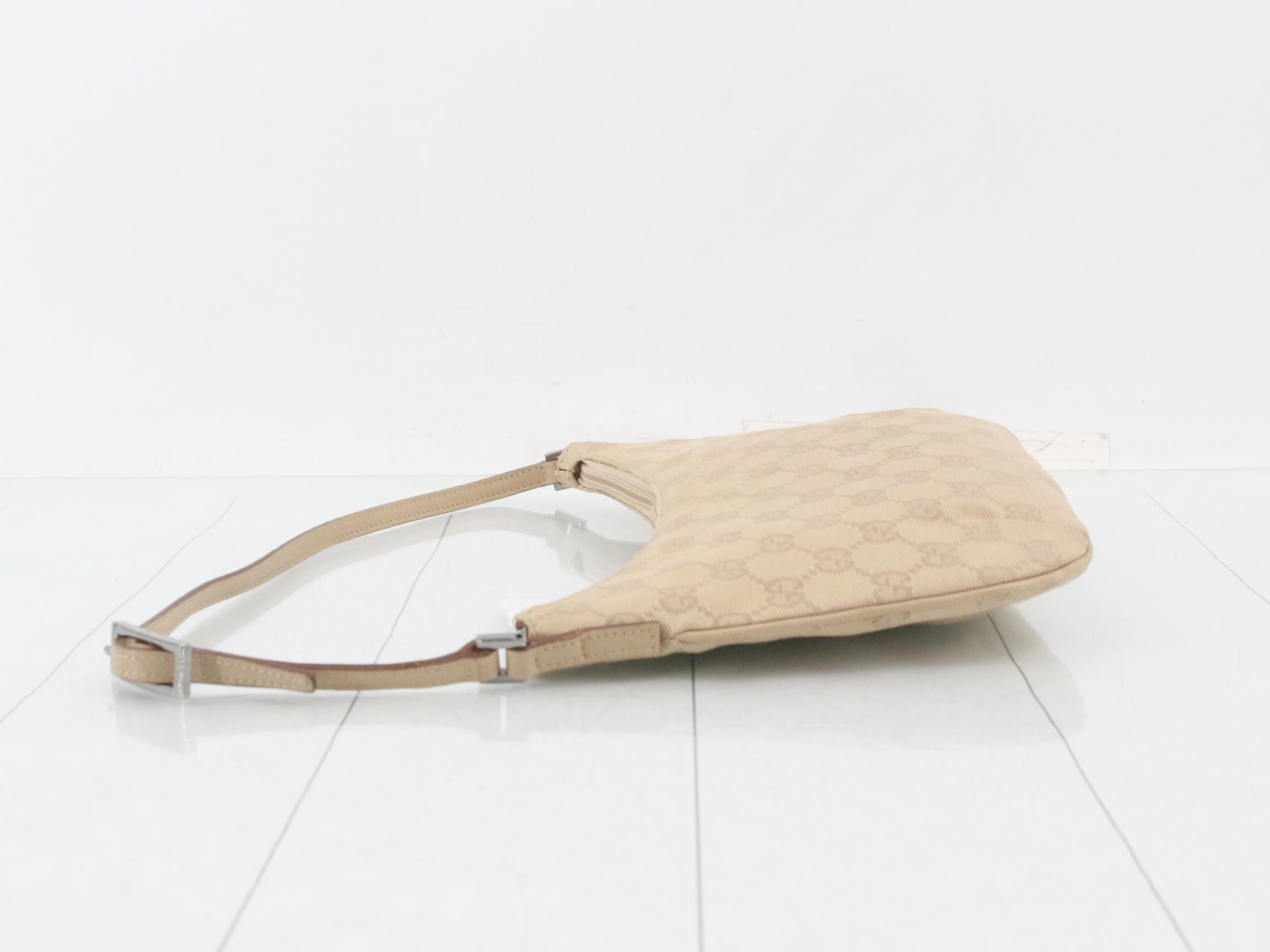 GG Canvas (Bag) - Shoulder Bag - One-Shoulder Bag — view 4
