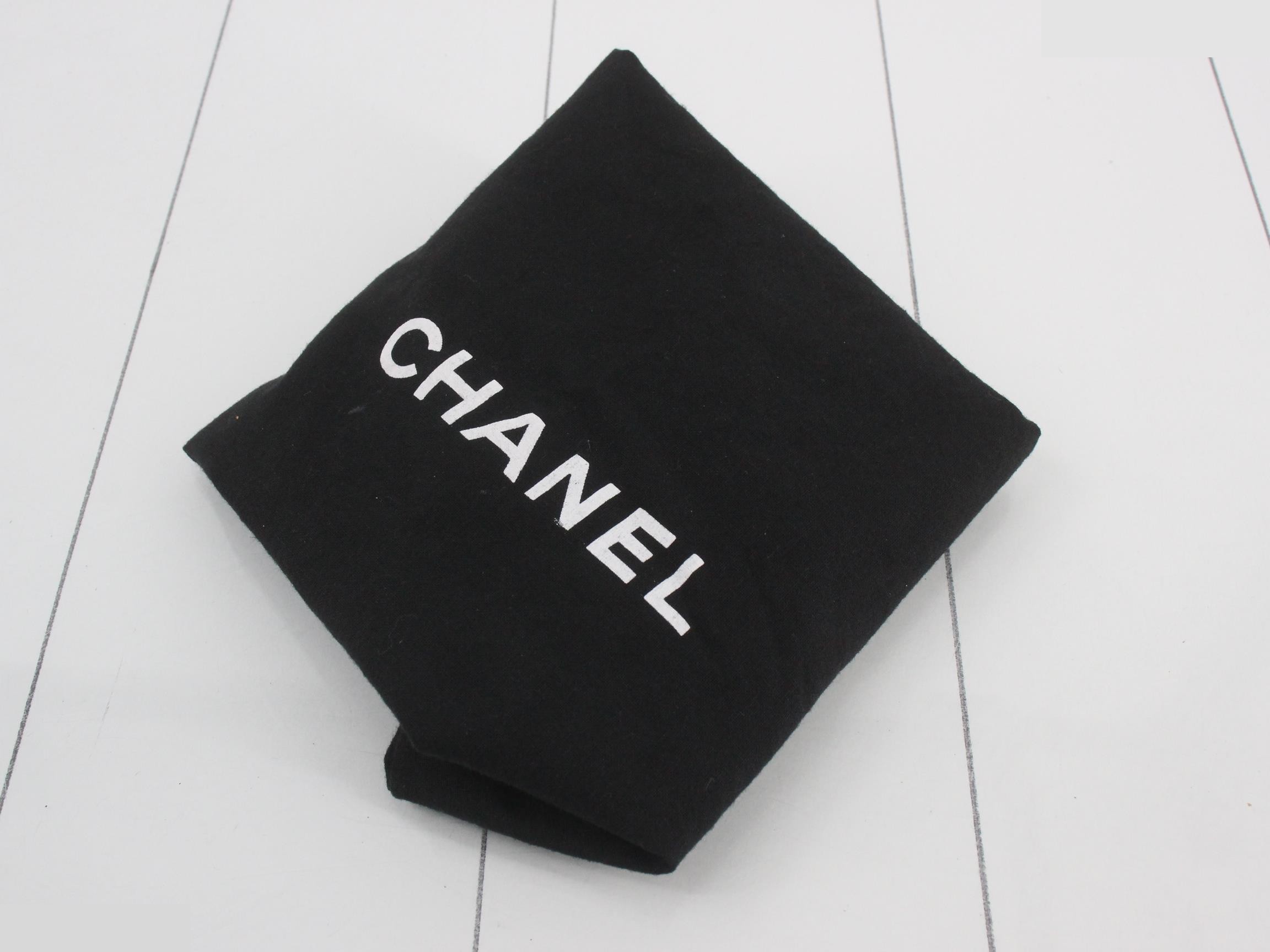 Matelassé enamel turn-lock double chain shoulder bag — view 7