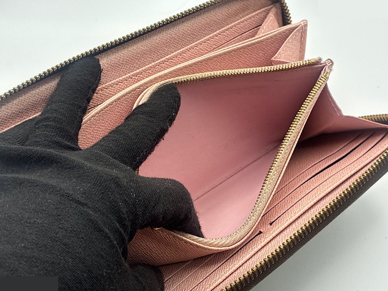 Zippy Wallet Monogram Rose Ballerine — view 5