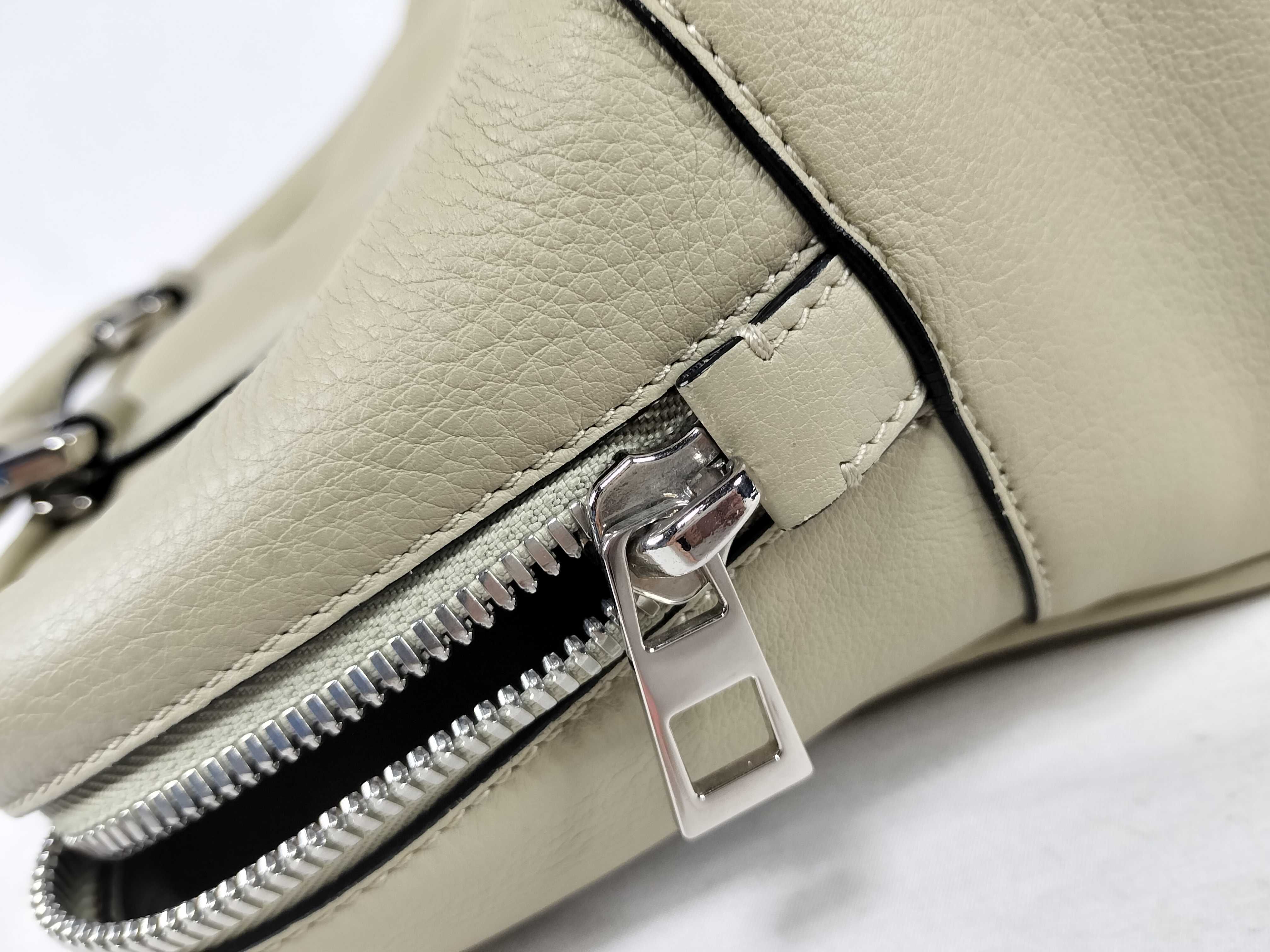 Amazona 75 Medium Leather Beige Handbag — view 15