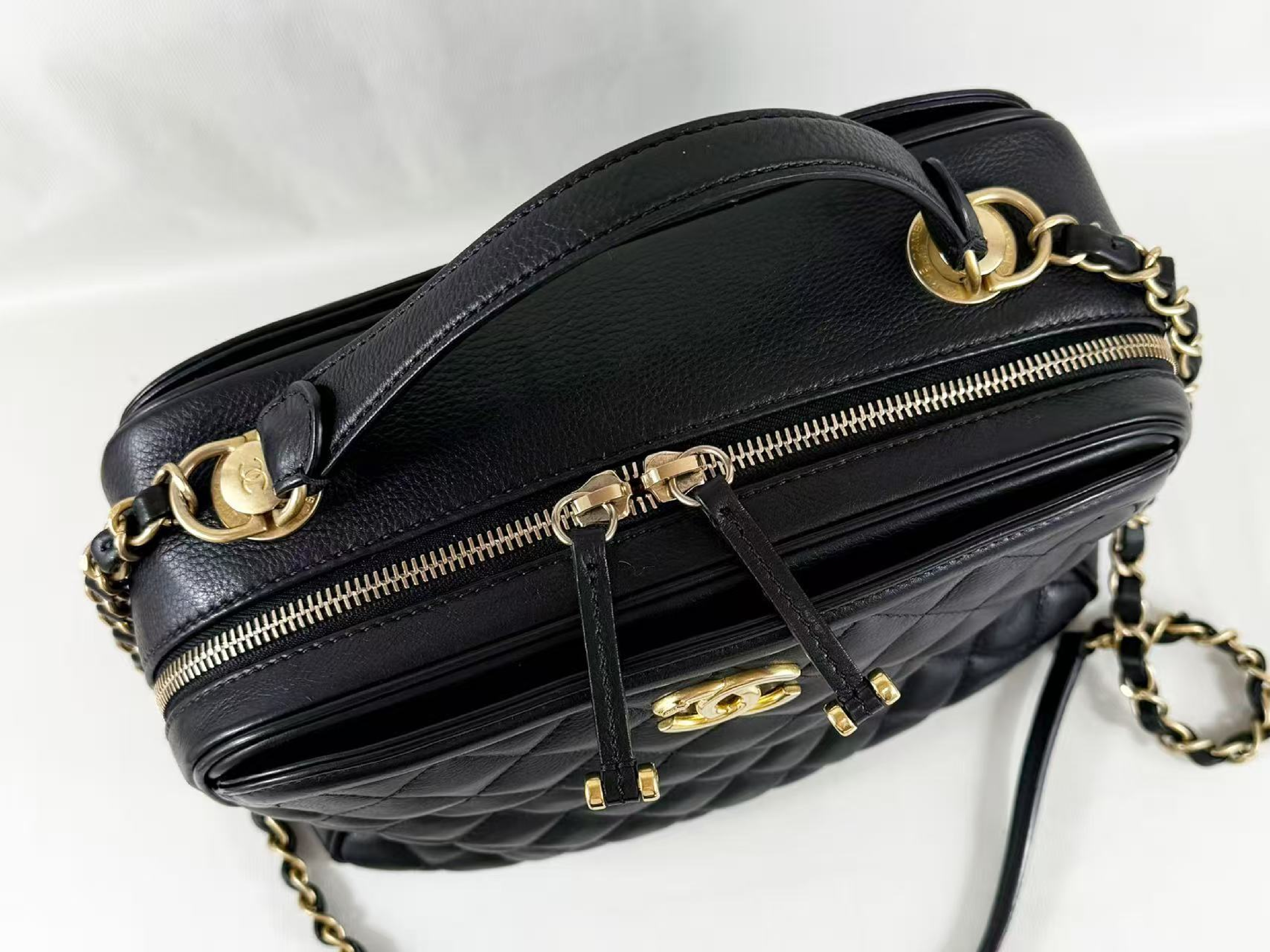 Black Matelassé 2-way Shoulder Bag, W25/H18/D10cm (approx.), Serial Number 26-something, with Authenticity Card and Seal, Vintage Gold Hardware, Item Number 26525985 — view 7