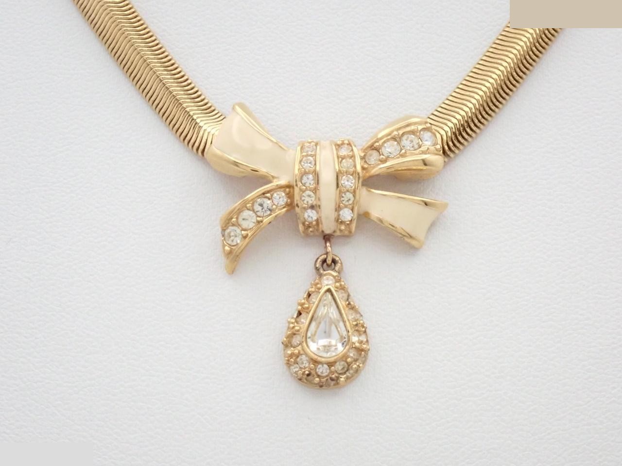 Gold necklace, chain approximately 40cm