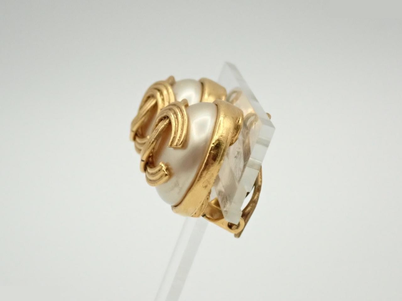 Earrings, Coco Mark, Pearl, Gold — view 3