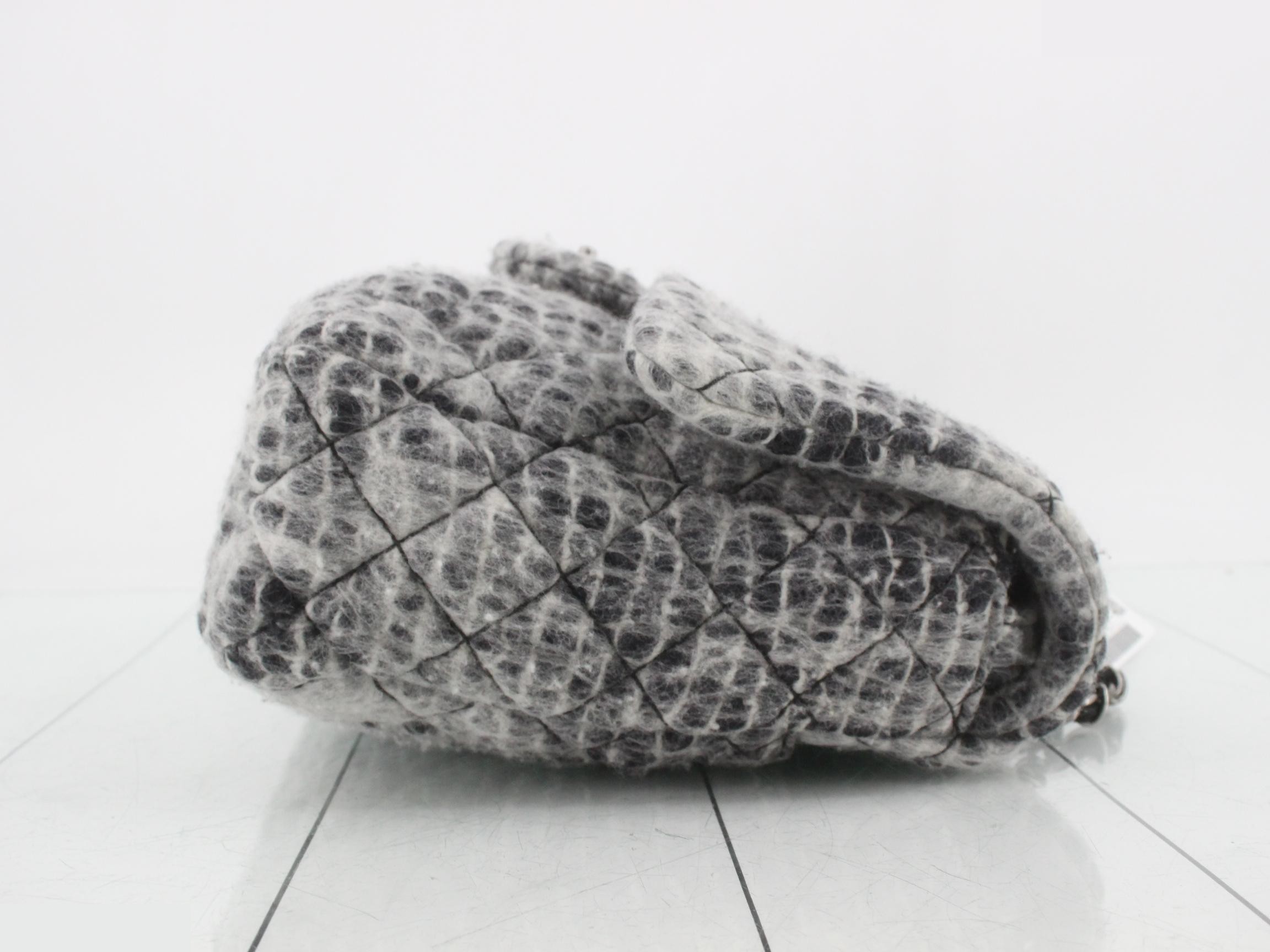 Matelassé wool Edinburgh Collection chain shoulder bag, number 10 series. — view 3