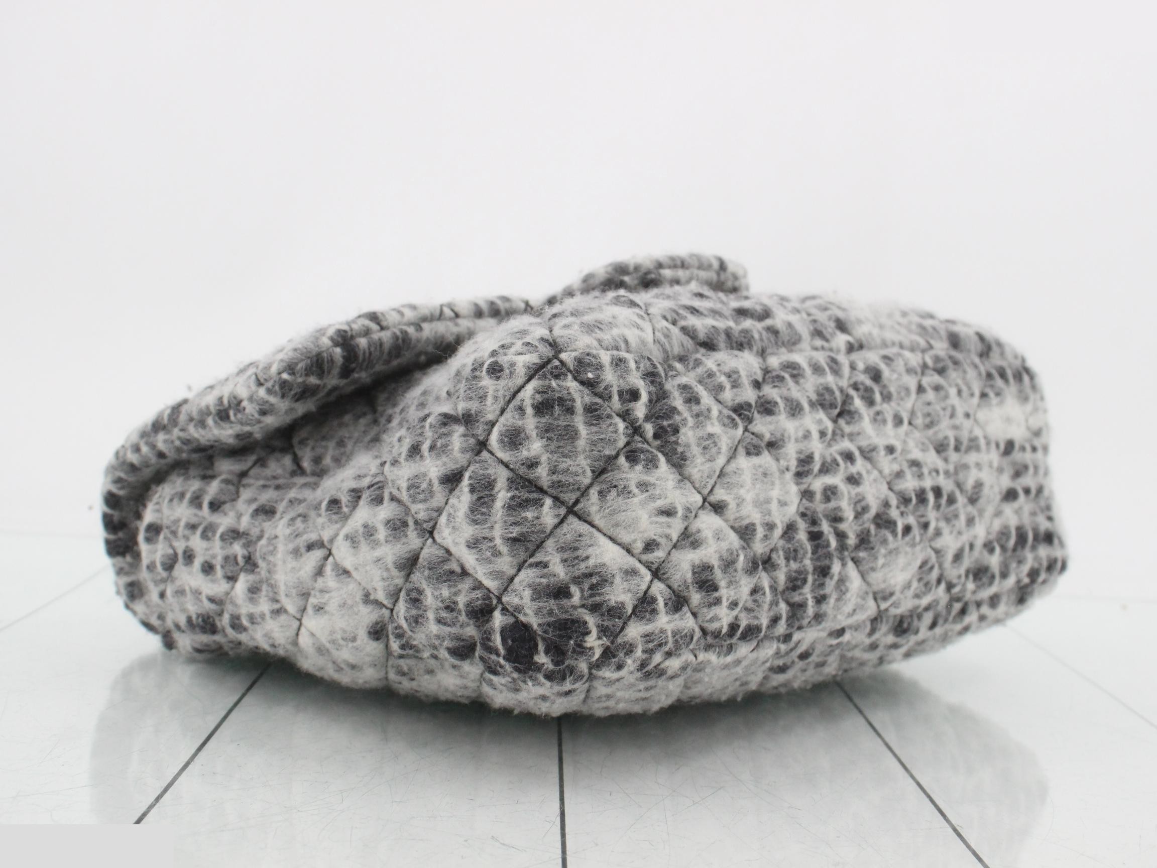 Matelassé wool Edinburgh Collection chain shoulder bag, number 10 series. — view 5