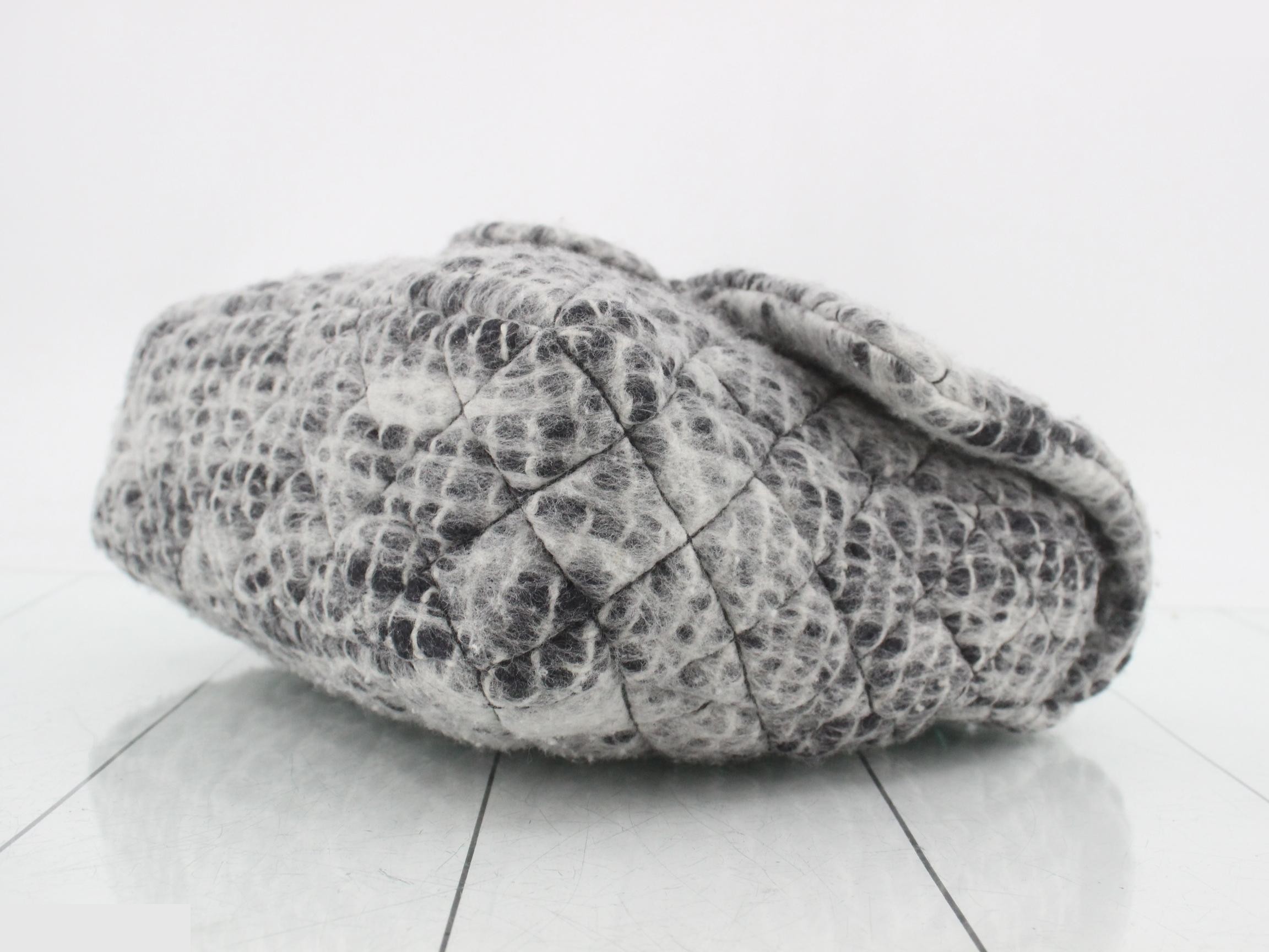 Matelassé wool Edinburgh Collection chain shoulder bag, number 10 series. — view 6