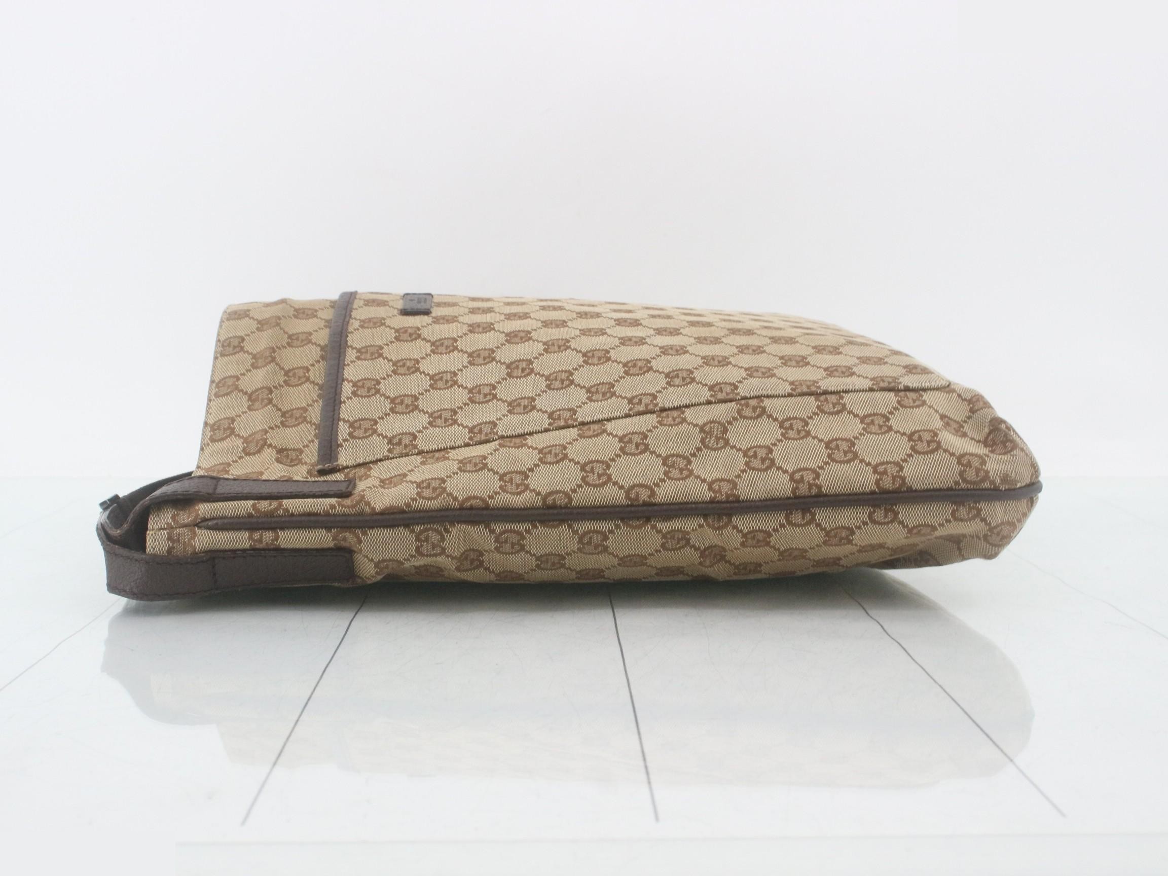 GG Canvas Shoulder Bag — view 4