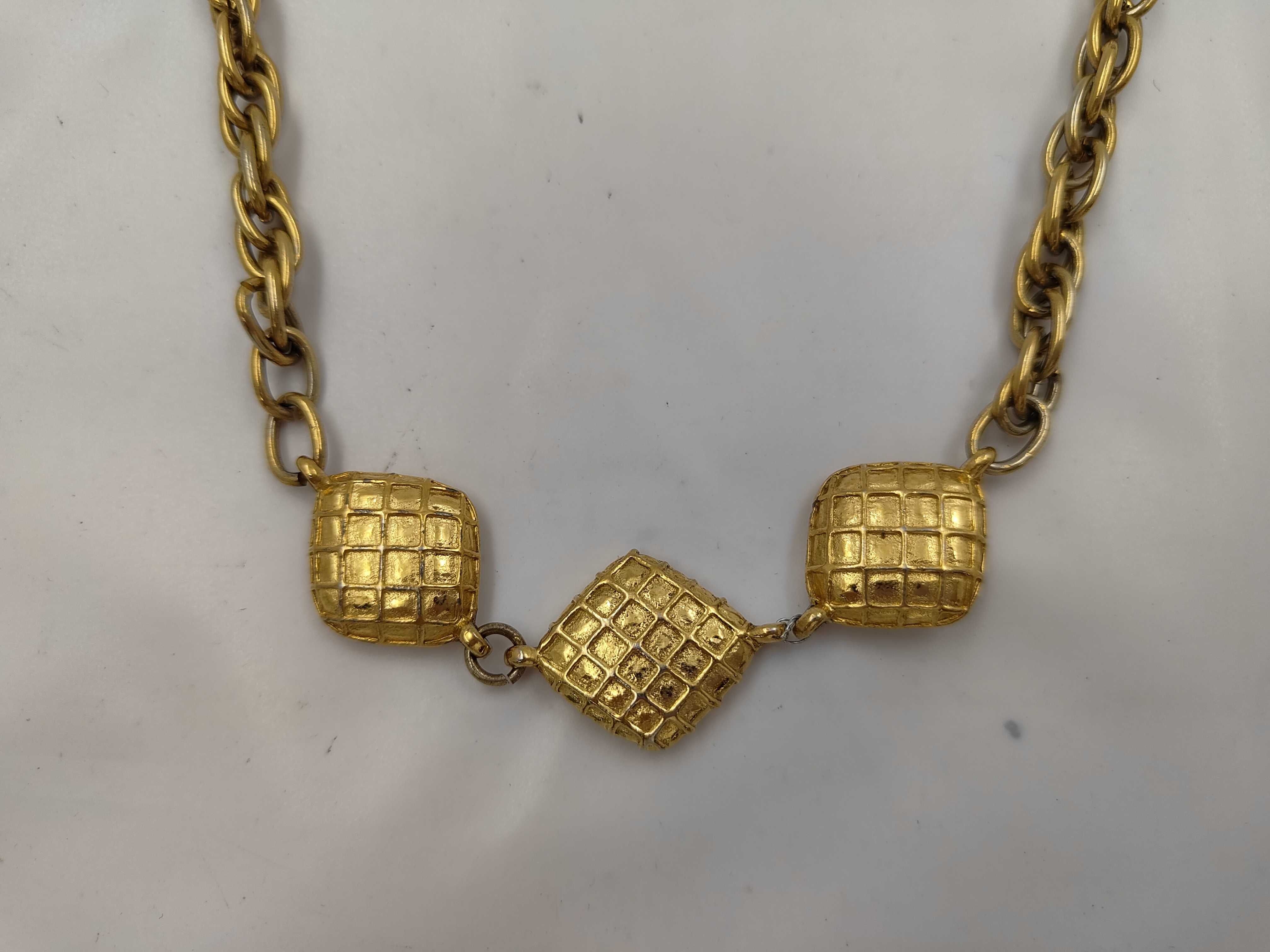 Vintage Matelassé Necklace with Stones and Gold — view 2