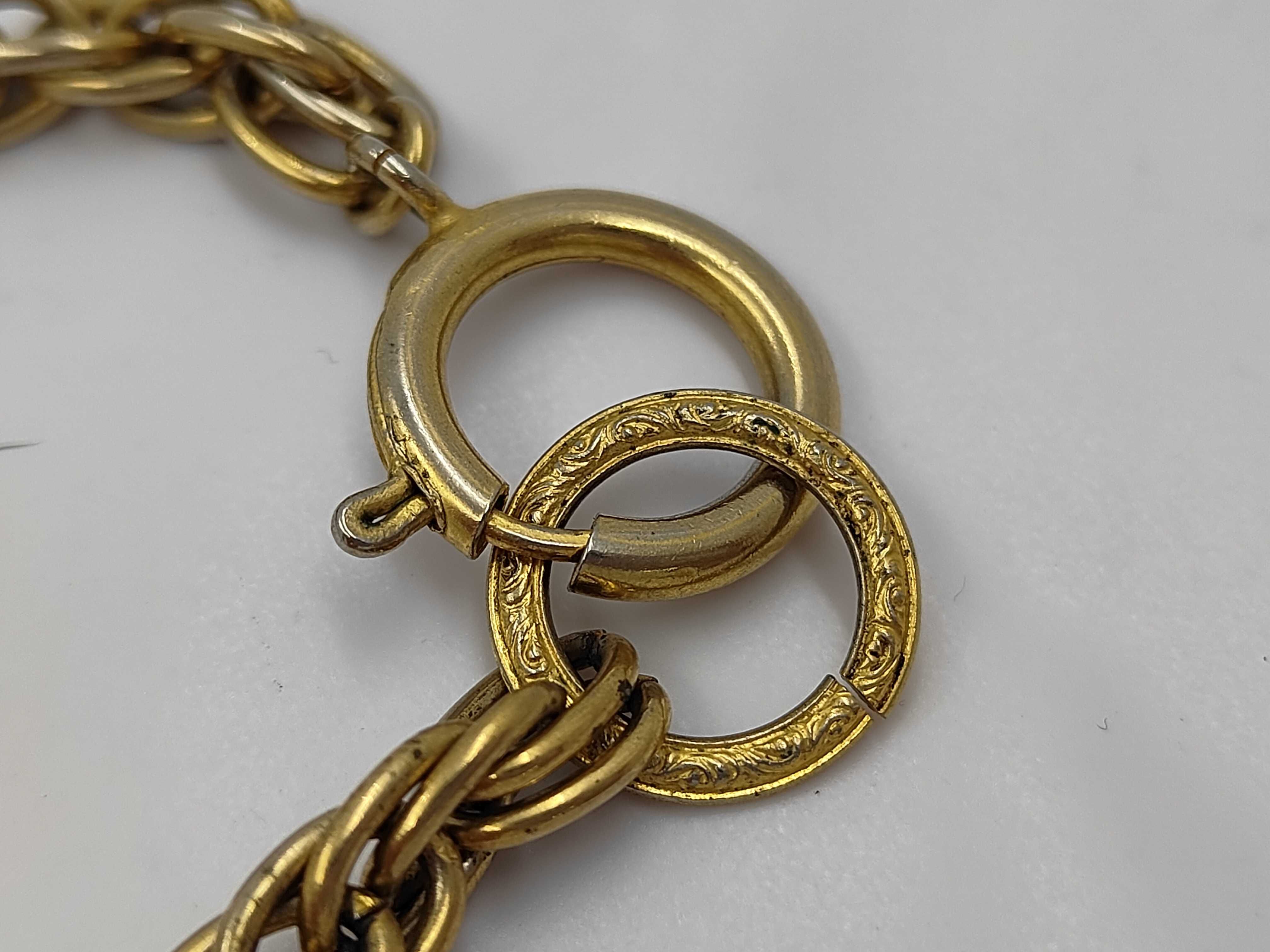Vintage Matelassé Necklace with Stones and Gold — view 4