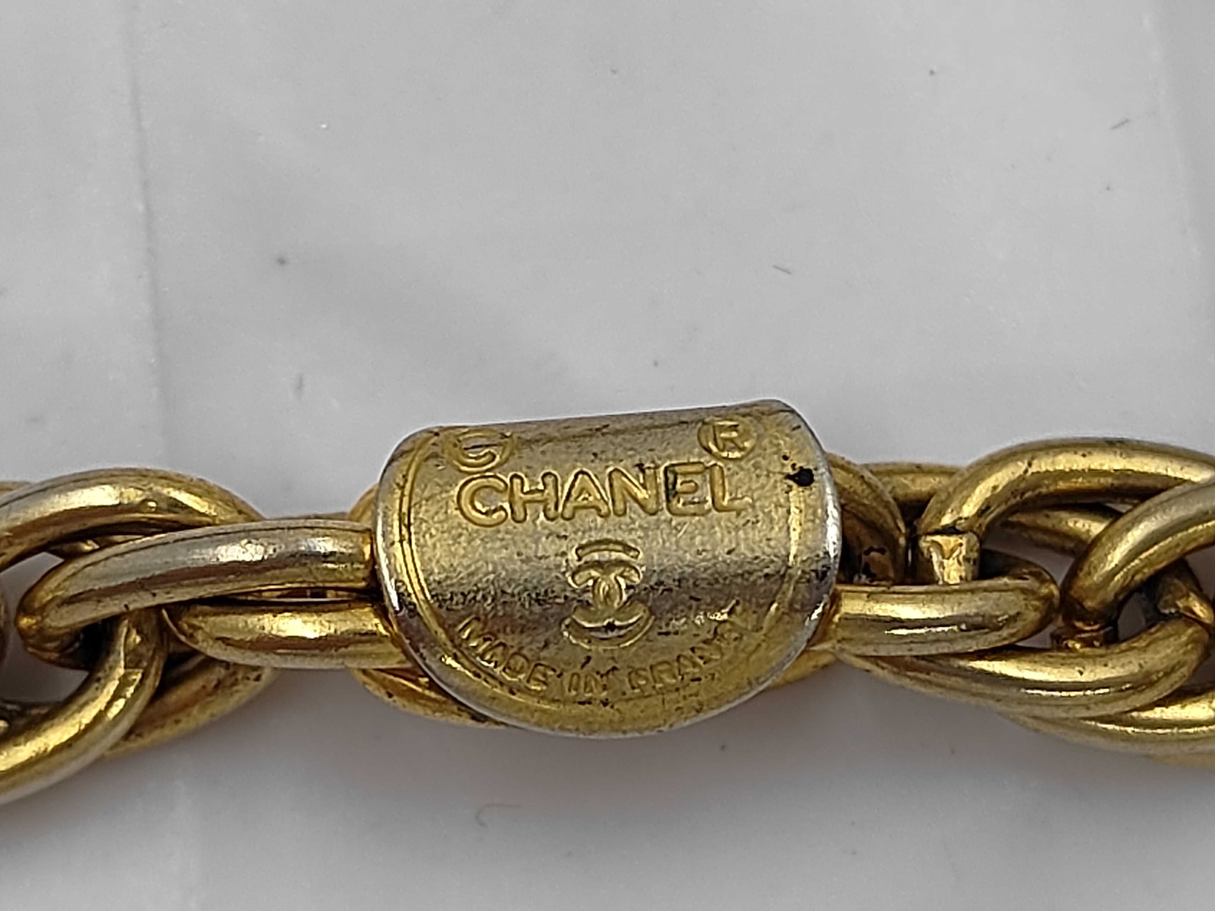 Vintage Matelassé Necklace with Stones and Gold — view 5