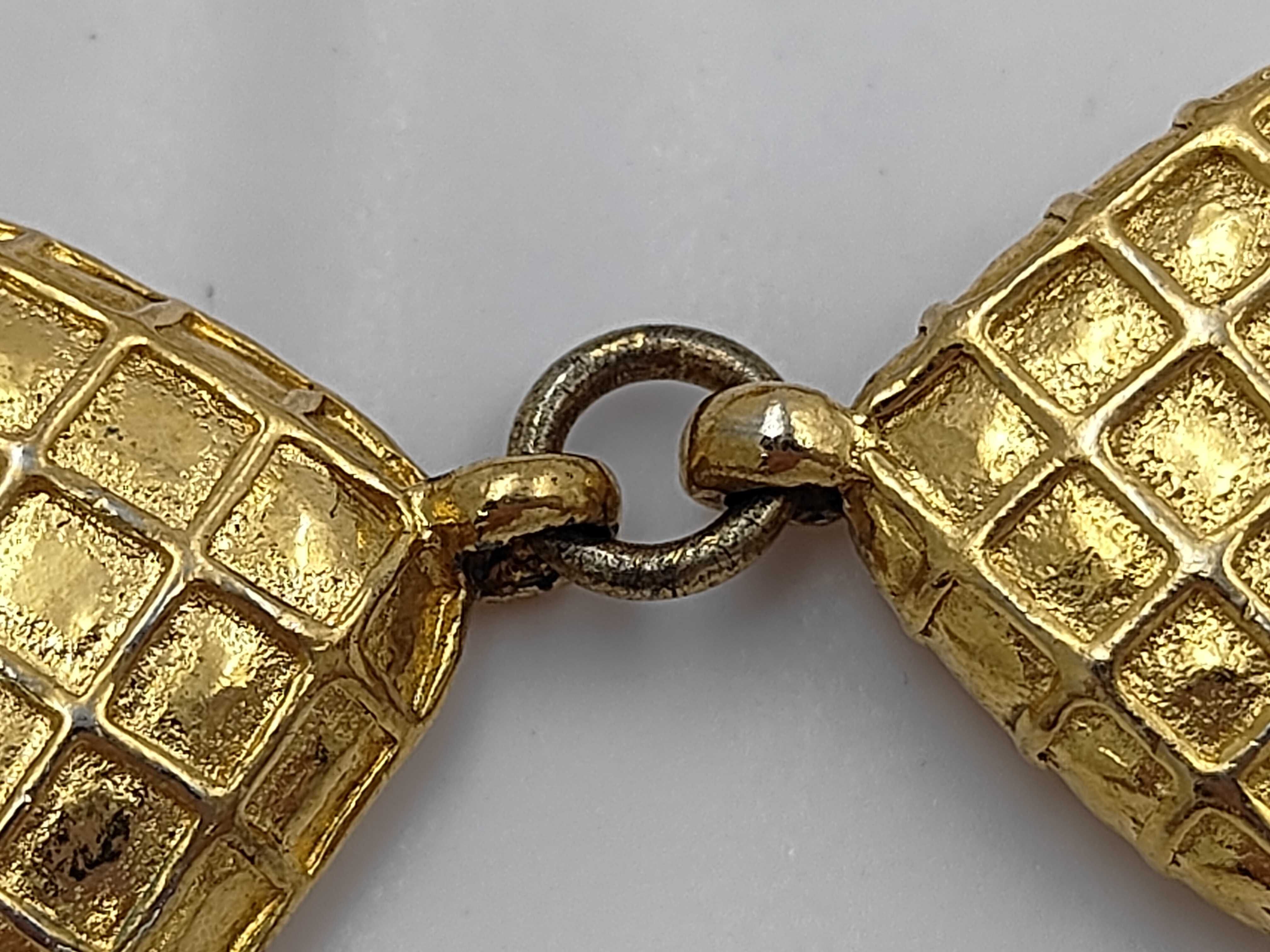 Vintage Matelassé Necklace with Stones and Gold — view 6