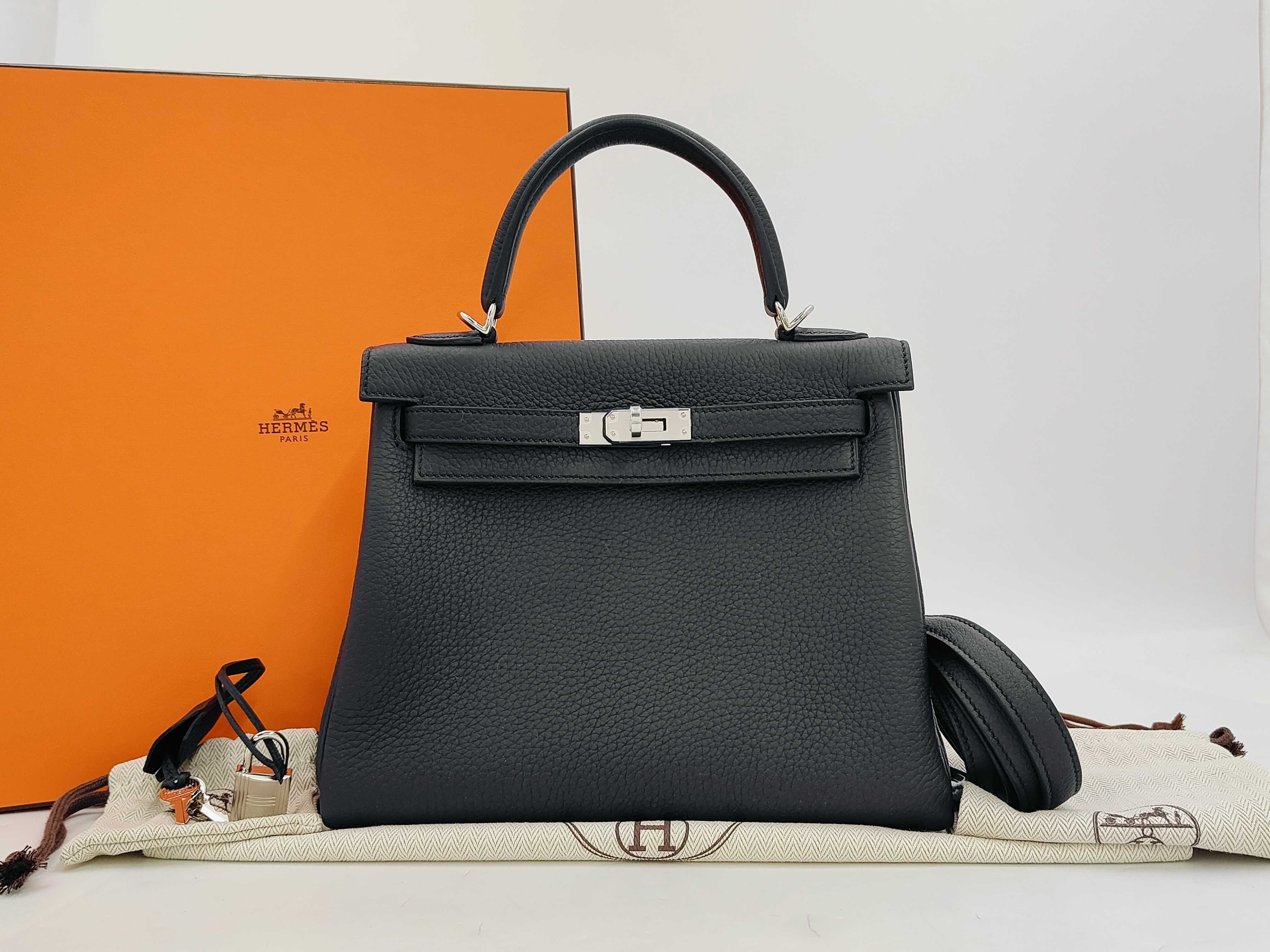 Kelly 25 Togo Black Silver Hardware G Stamp Handbag