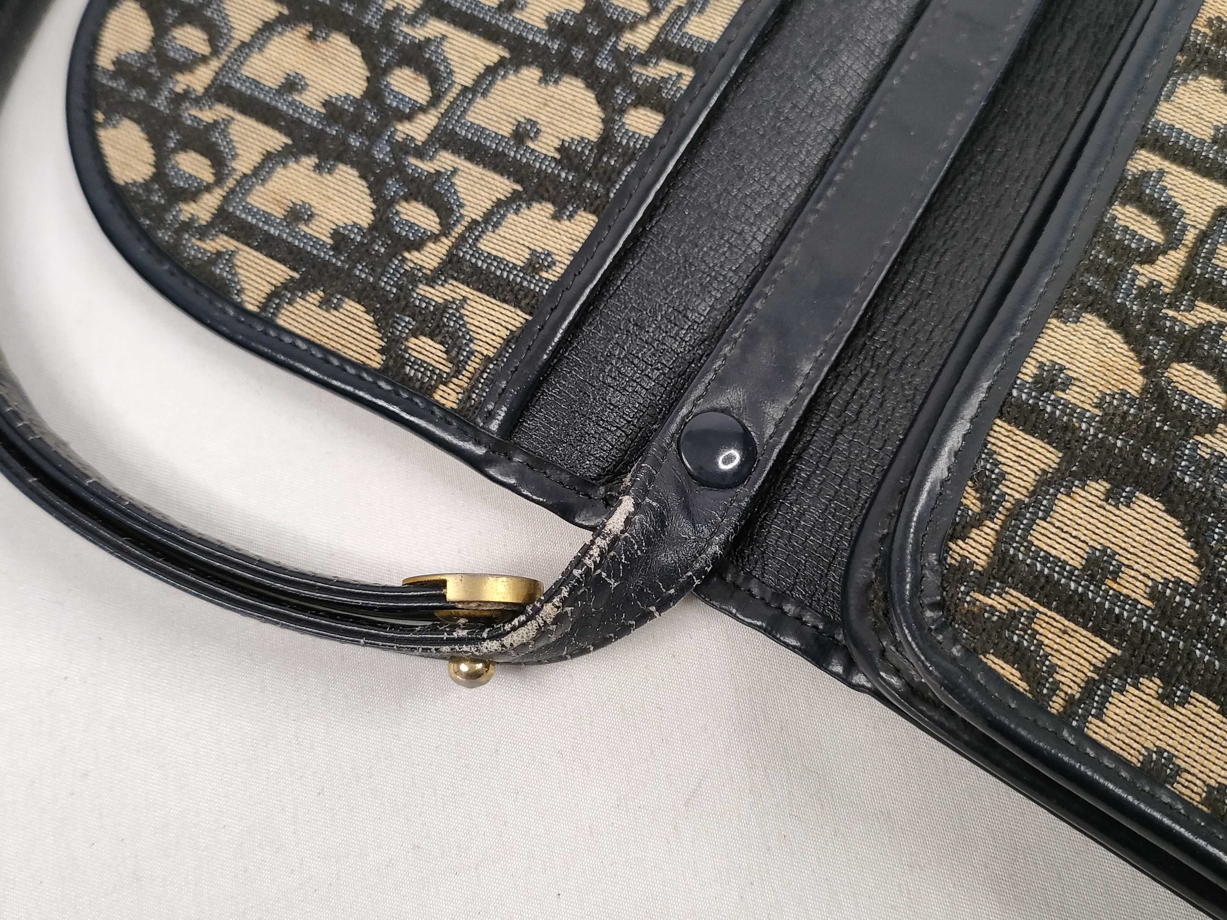 Trotter One-Shoulder Bag (Shoulder Bag) — view 15