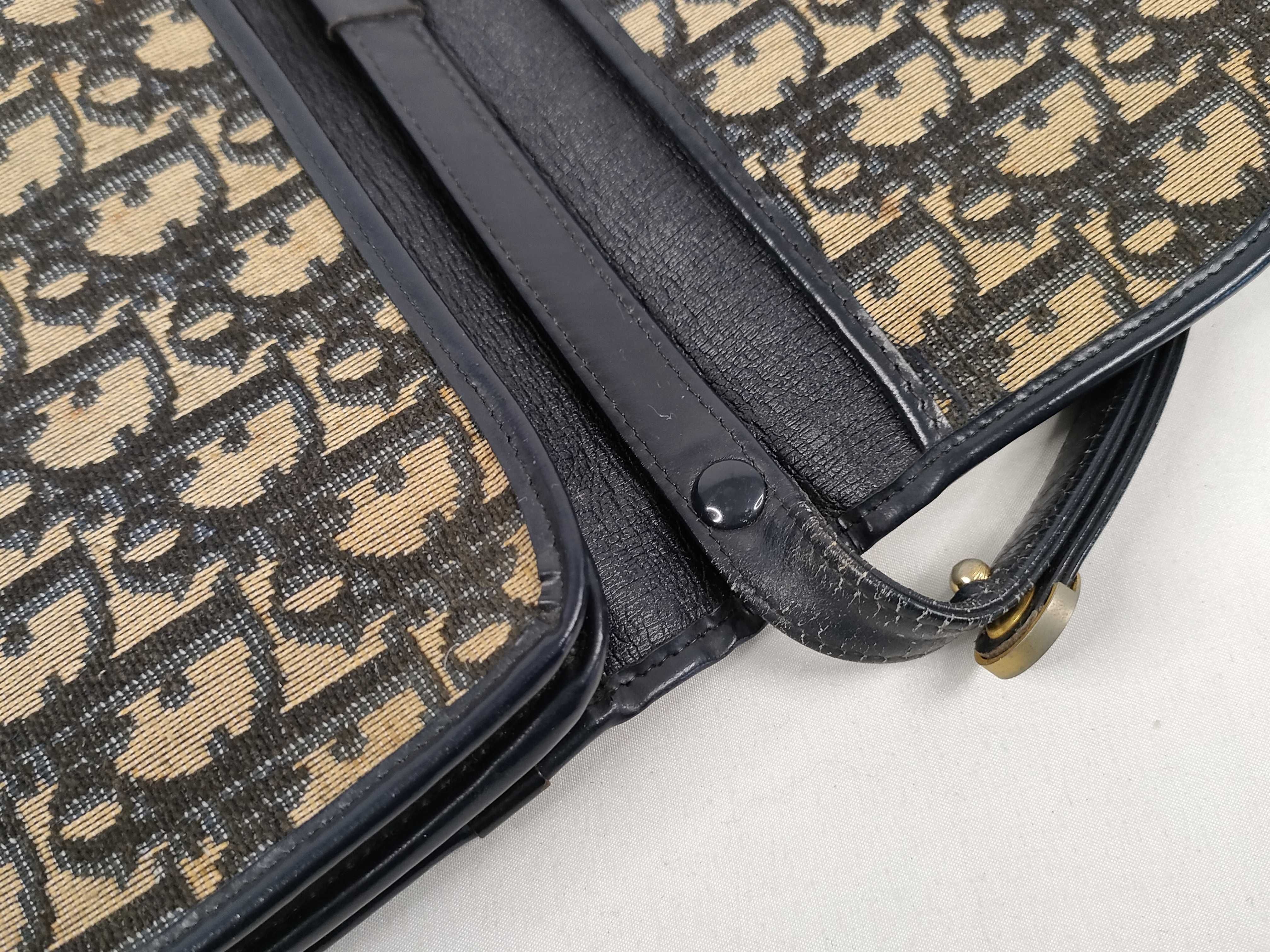 Trotter One-Shoulder Bag (Shoulder Bag) — view 5