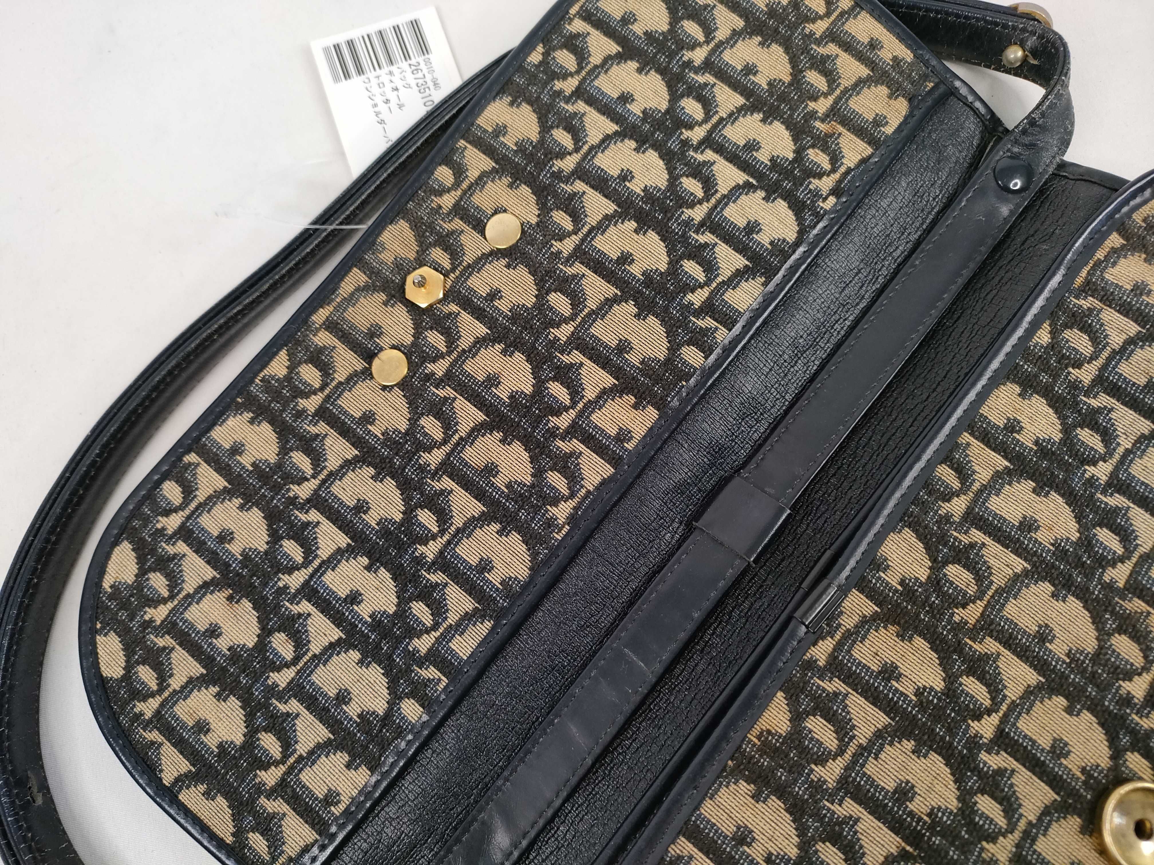 Trotter One-Shoulder Bag (Shoulder Bag) — view 8