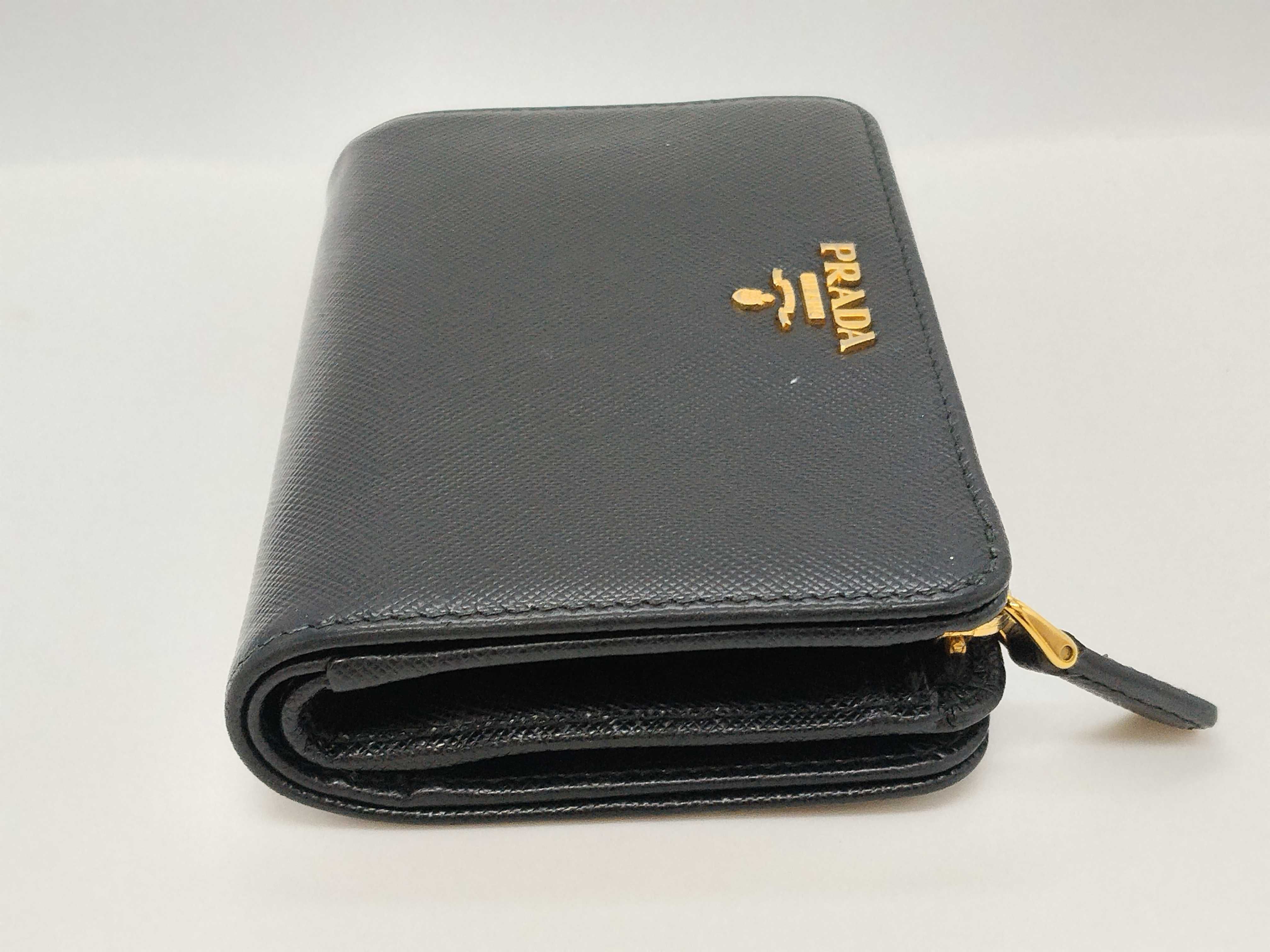 Saffiano Leather Black Bi-fold Wallet (VO8601) — view 3