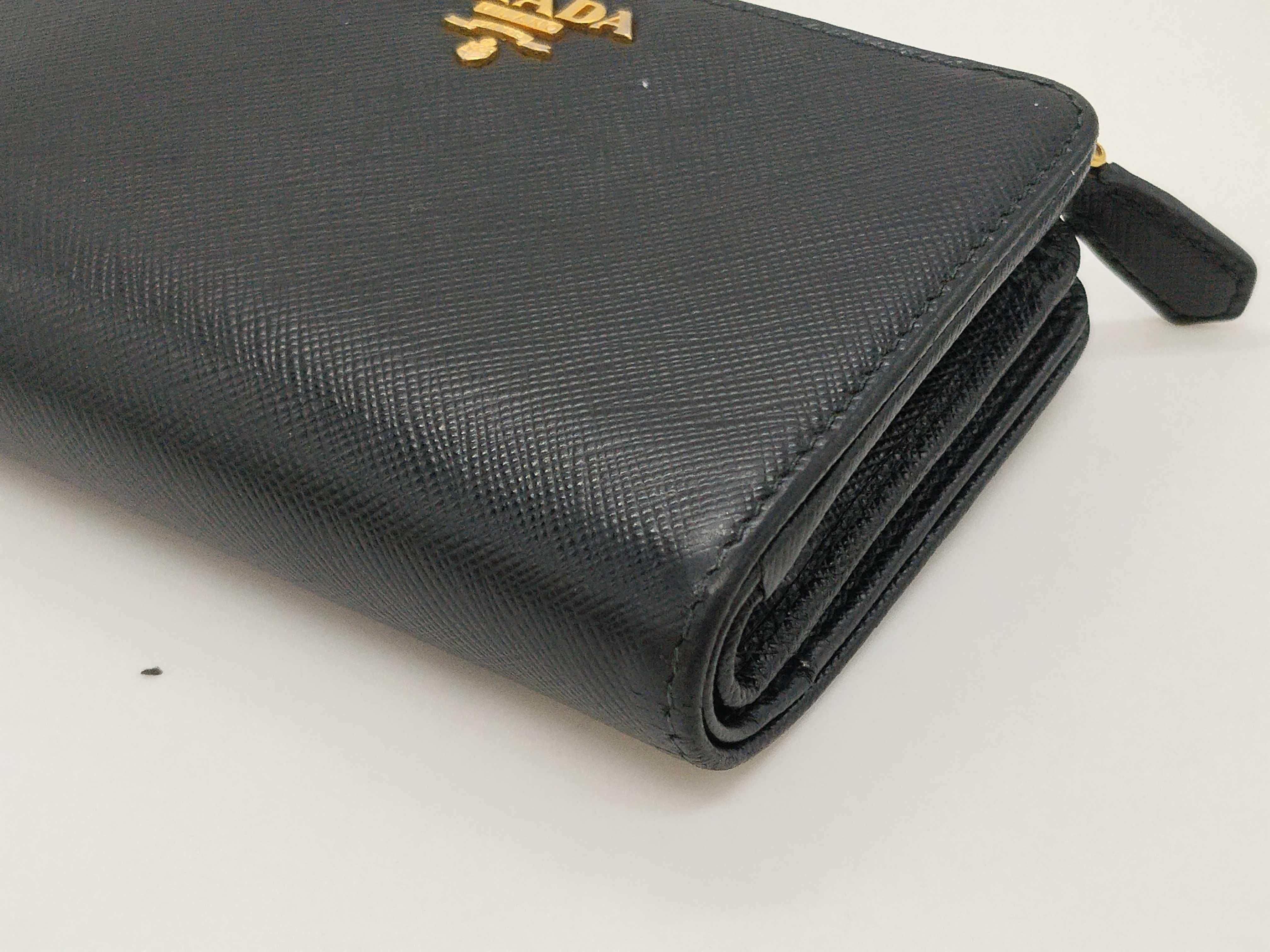 Saffiano Leather Black Bi-fold Wallet (VO8601) — view 4