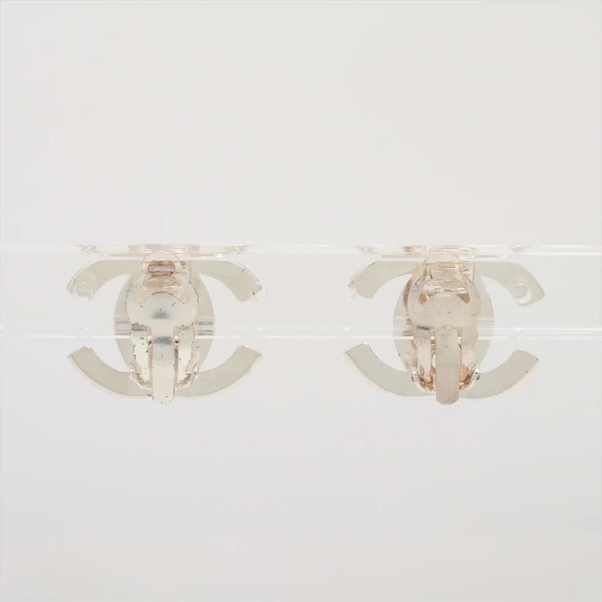 Coco Mark Turnlock 96A Earrings (Pair) Metal Silver - — view 2