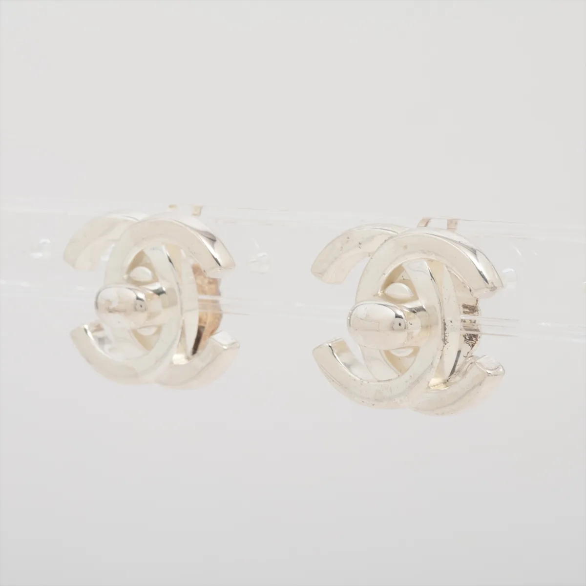 Coco Mark Turnlock 96A Earrings (Pair) Metal Silver - — view 3
