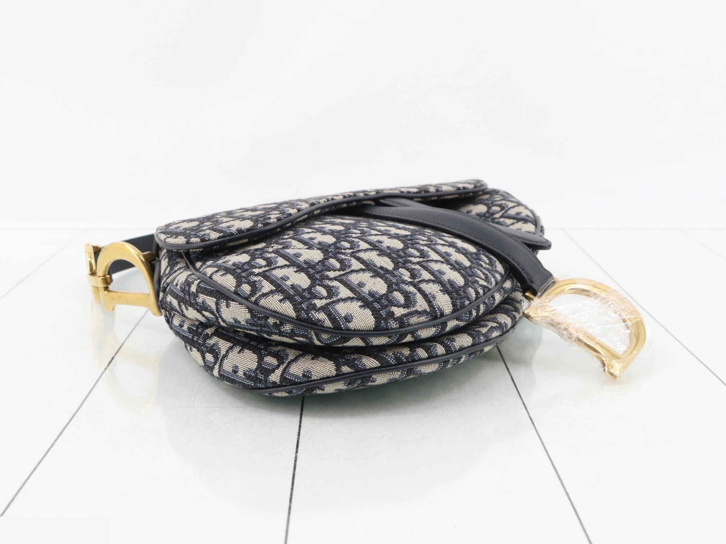 Saddlebag, Oblique Canvas, 2-Way One-Shoulder Bag — view 5