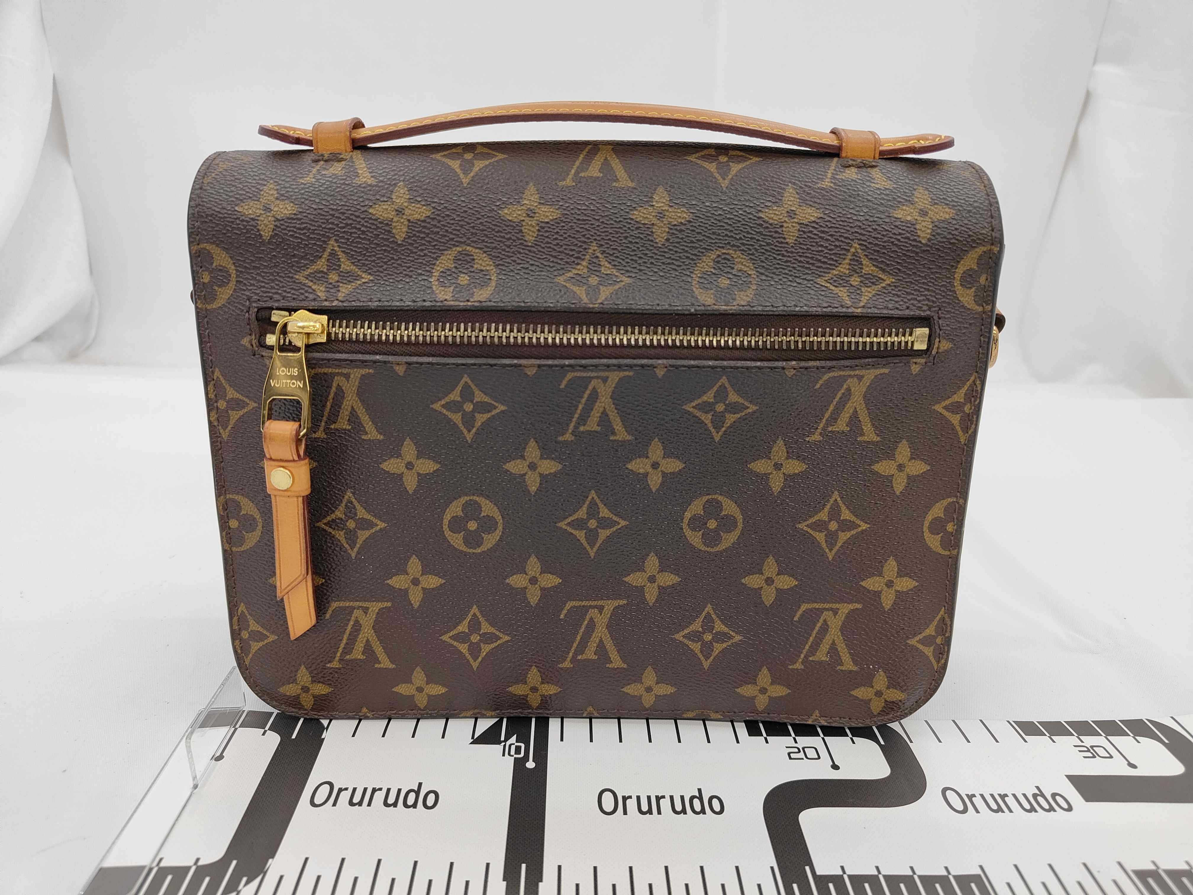 Monogram Louis Vuitton Shoulder Bag Handbag — view 2