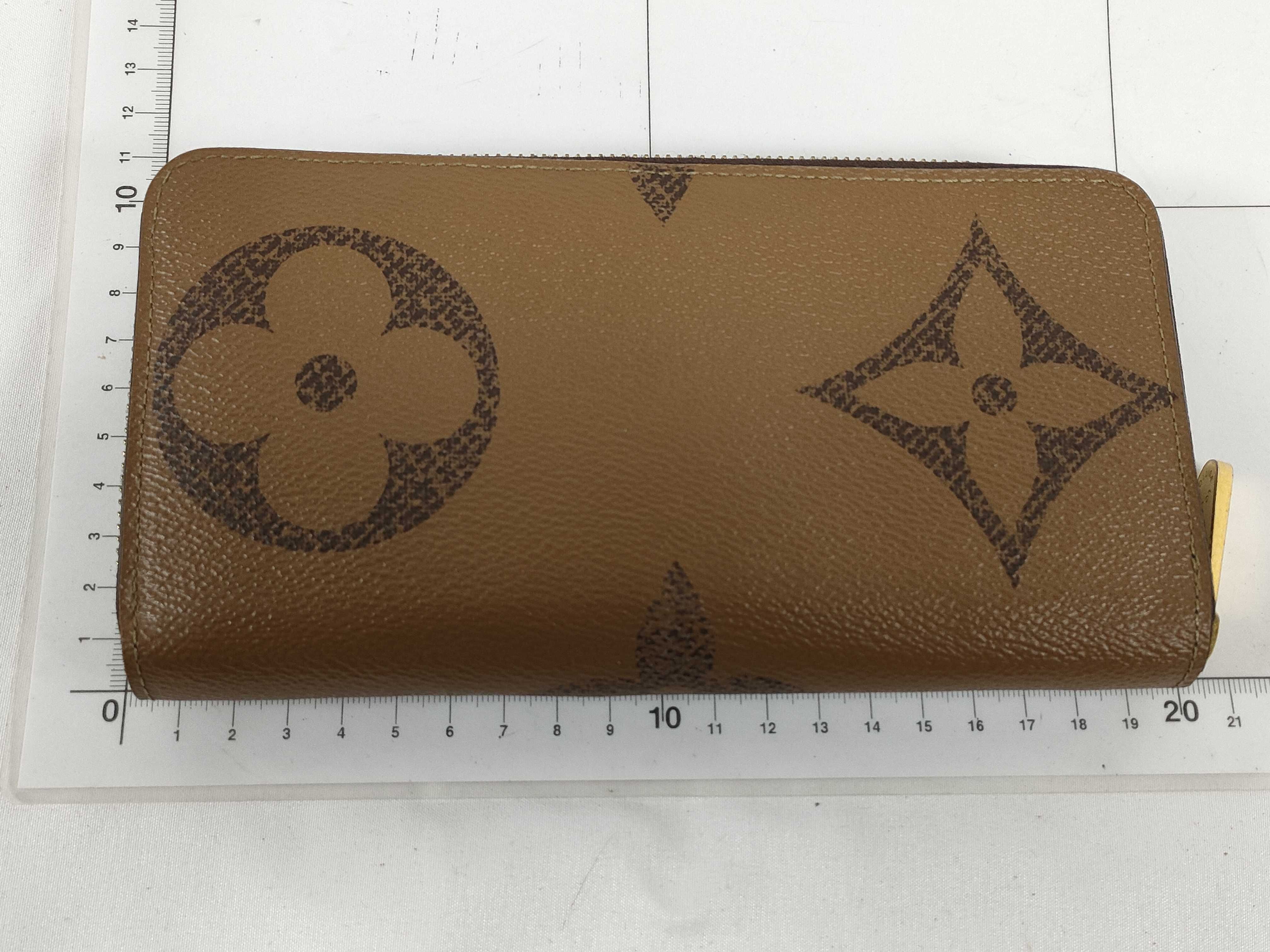 M67687 Zippy Wallet Giant Monogram Reverse IC Chip Wallet — view 2