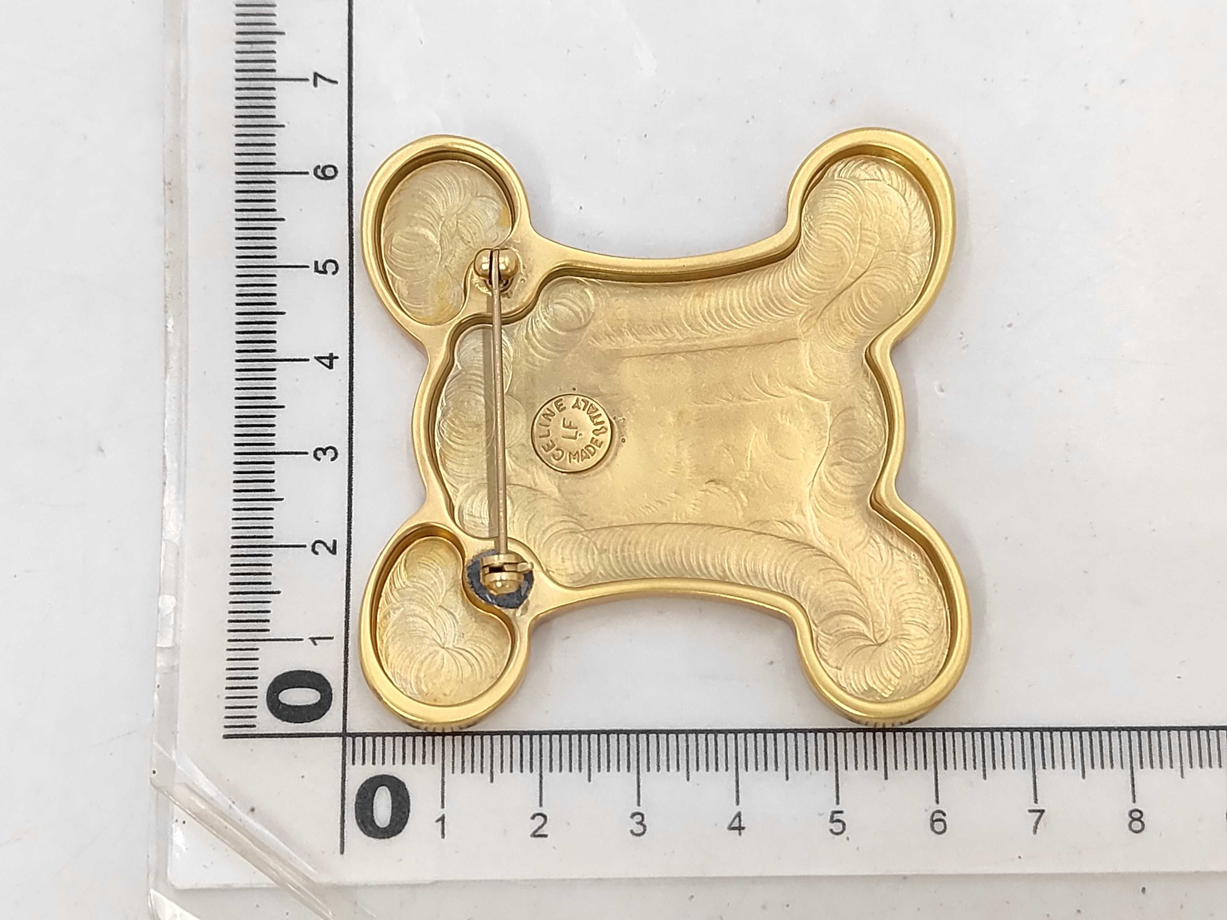 brooch — view 2