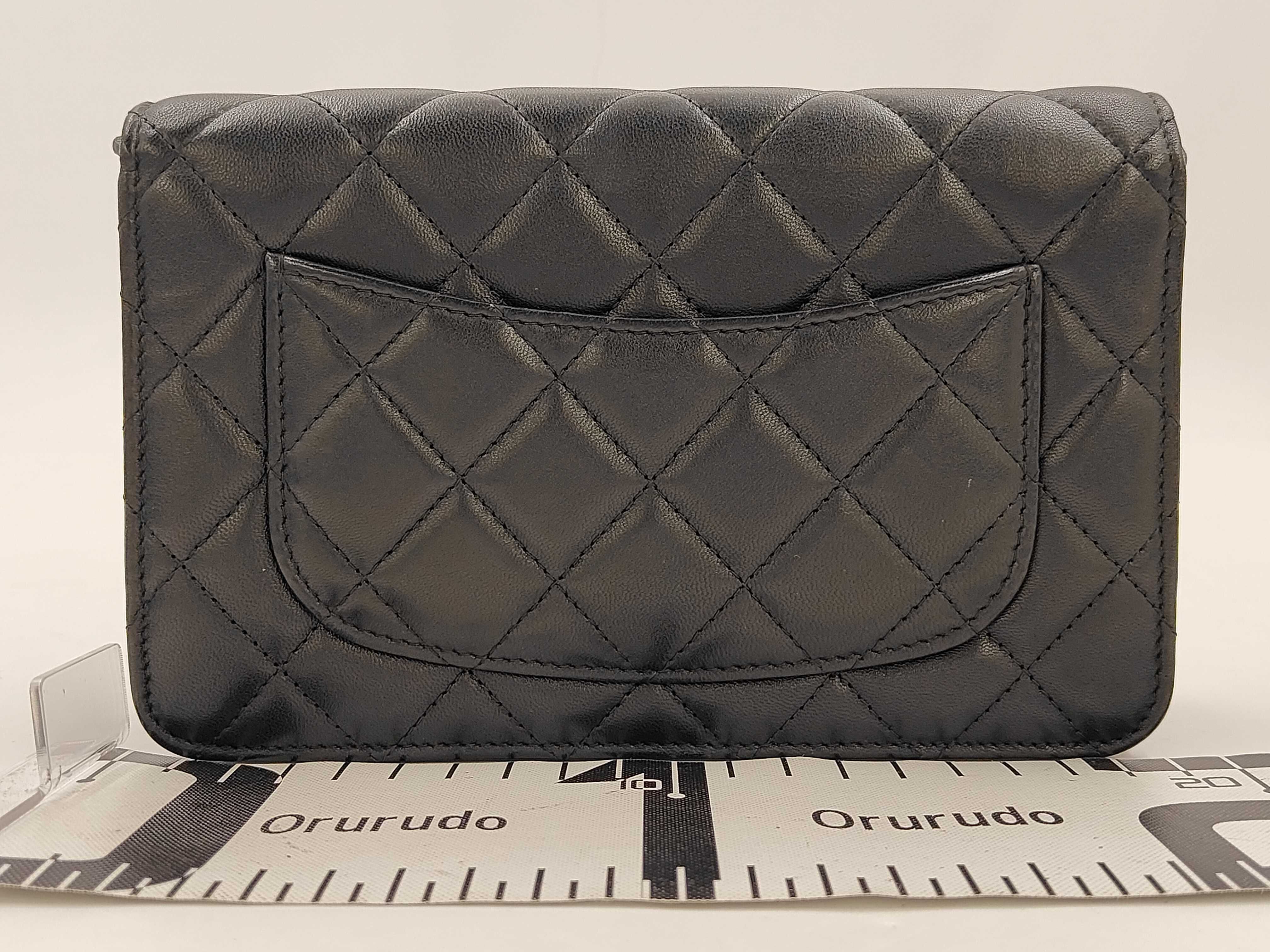 CC Logo Matelassé Chain Shoulder Bag — view 2