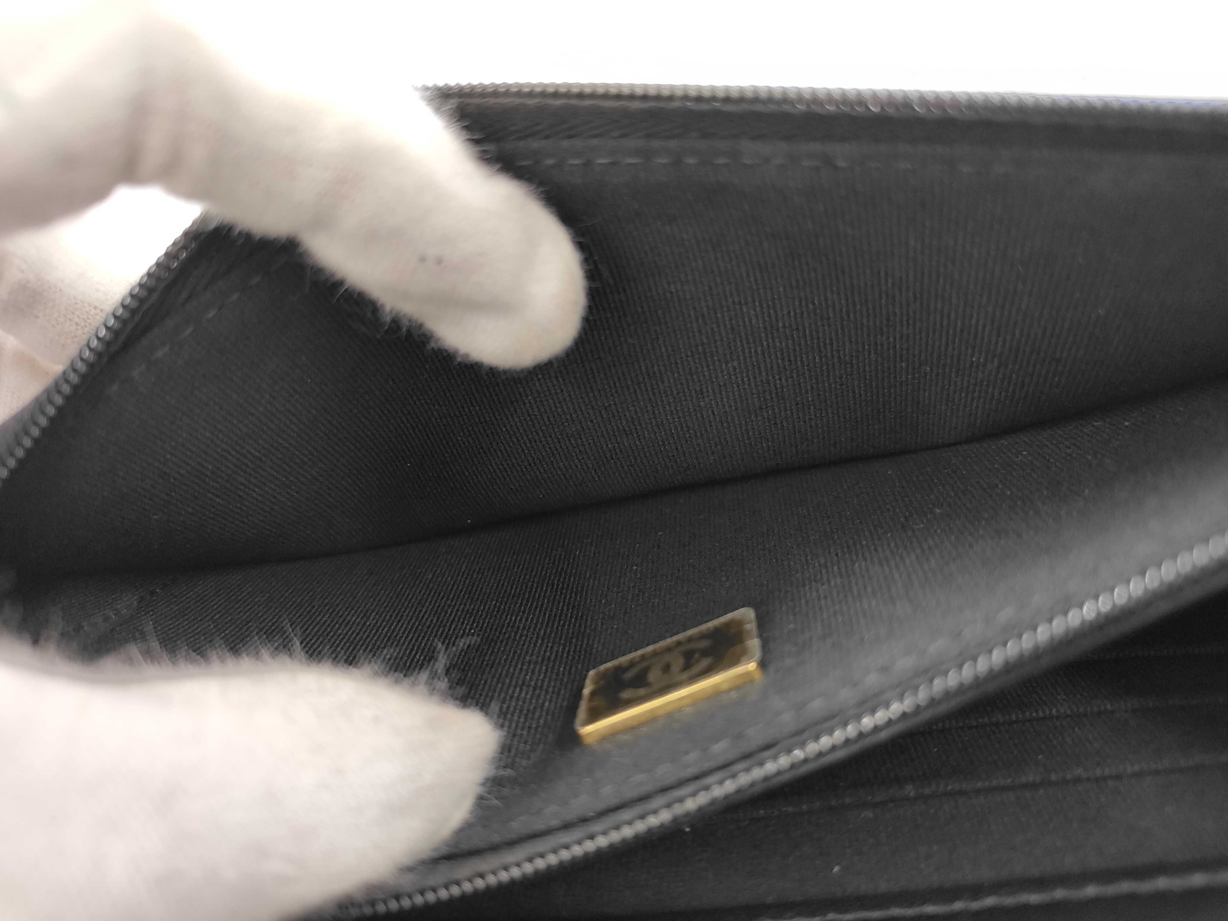 CC Logo Matelassé Chain Shoulder Bag — view 12