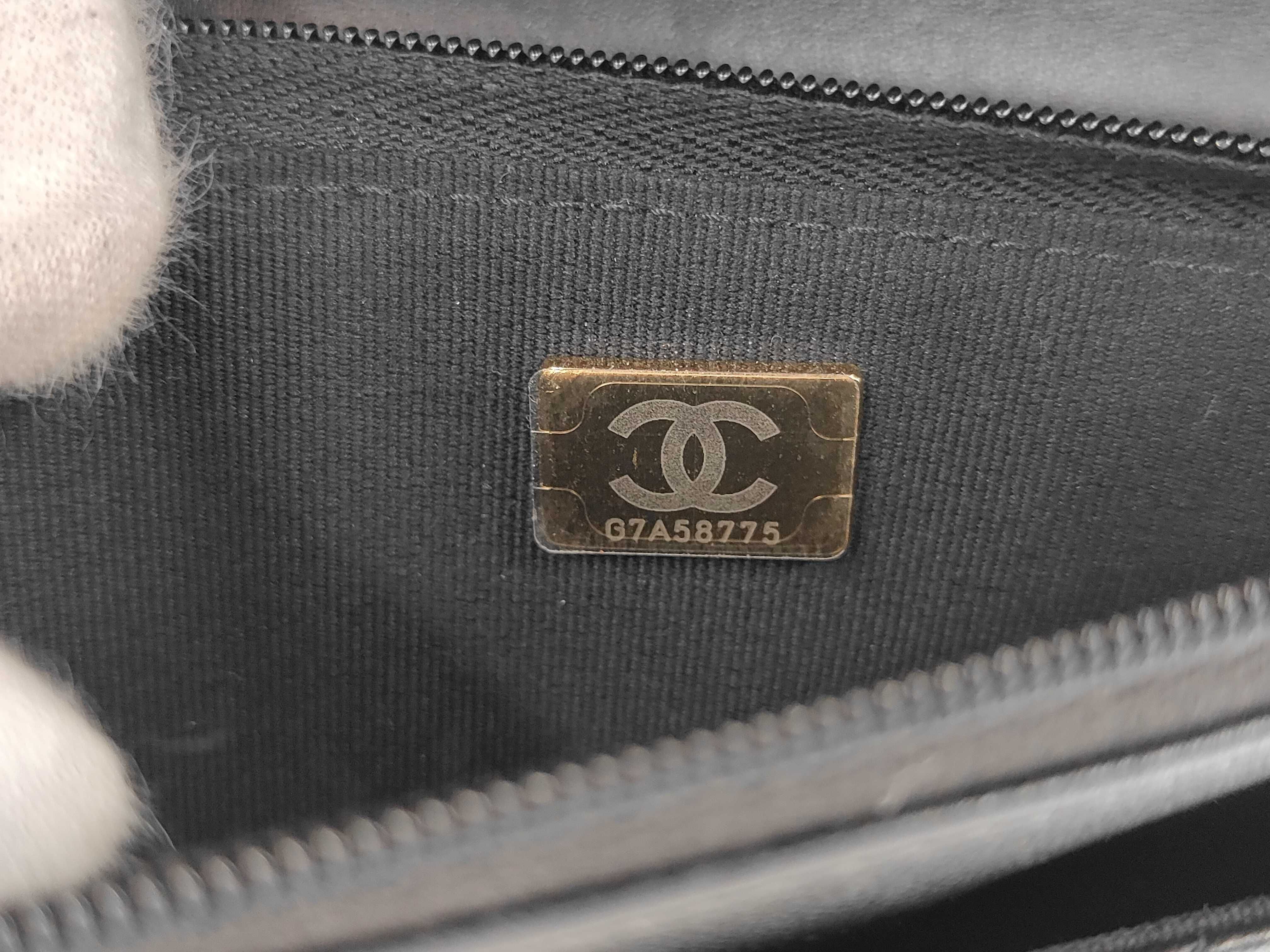 CC Logo Matelassé Chain Shoulder Bag — view 13