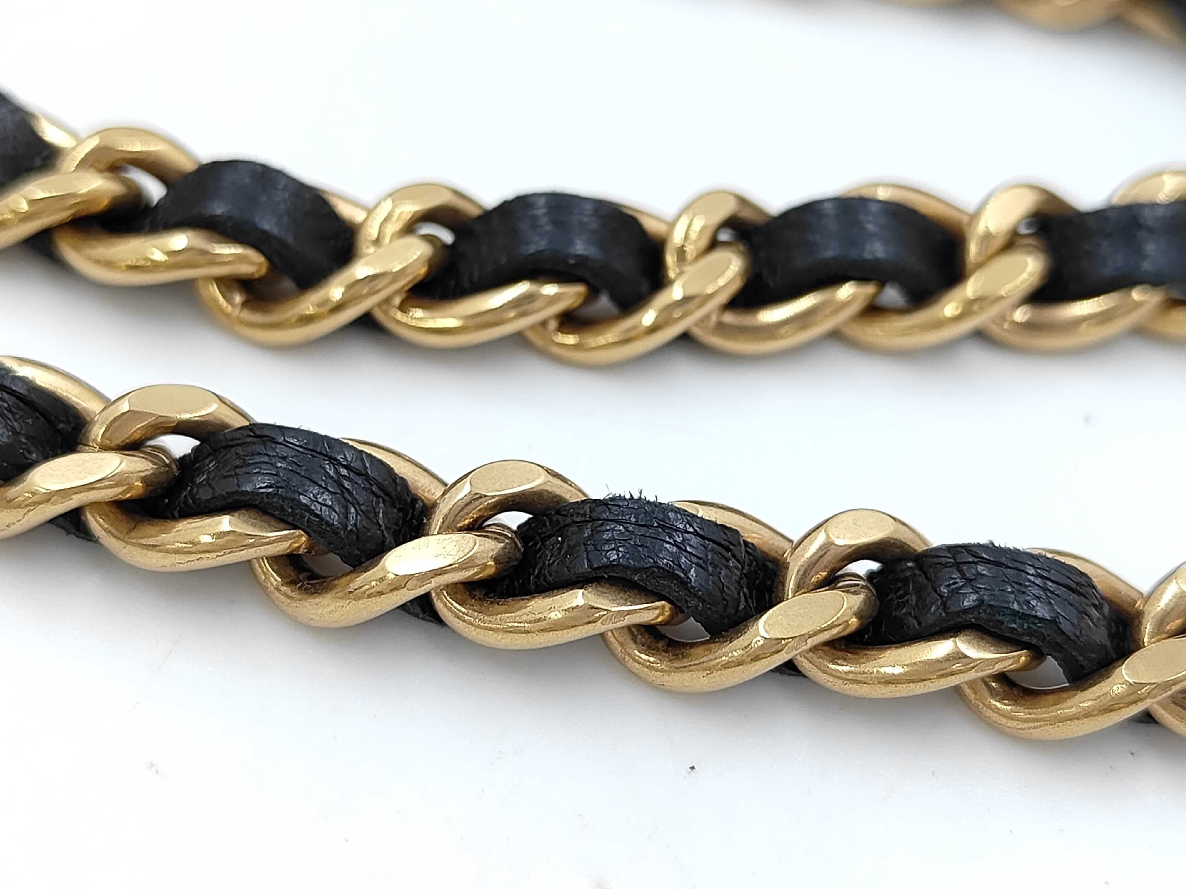 CC Logo Matelassé Chain Shoulder Bag — view 4