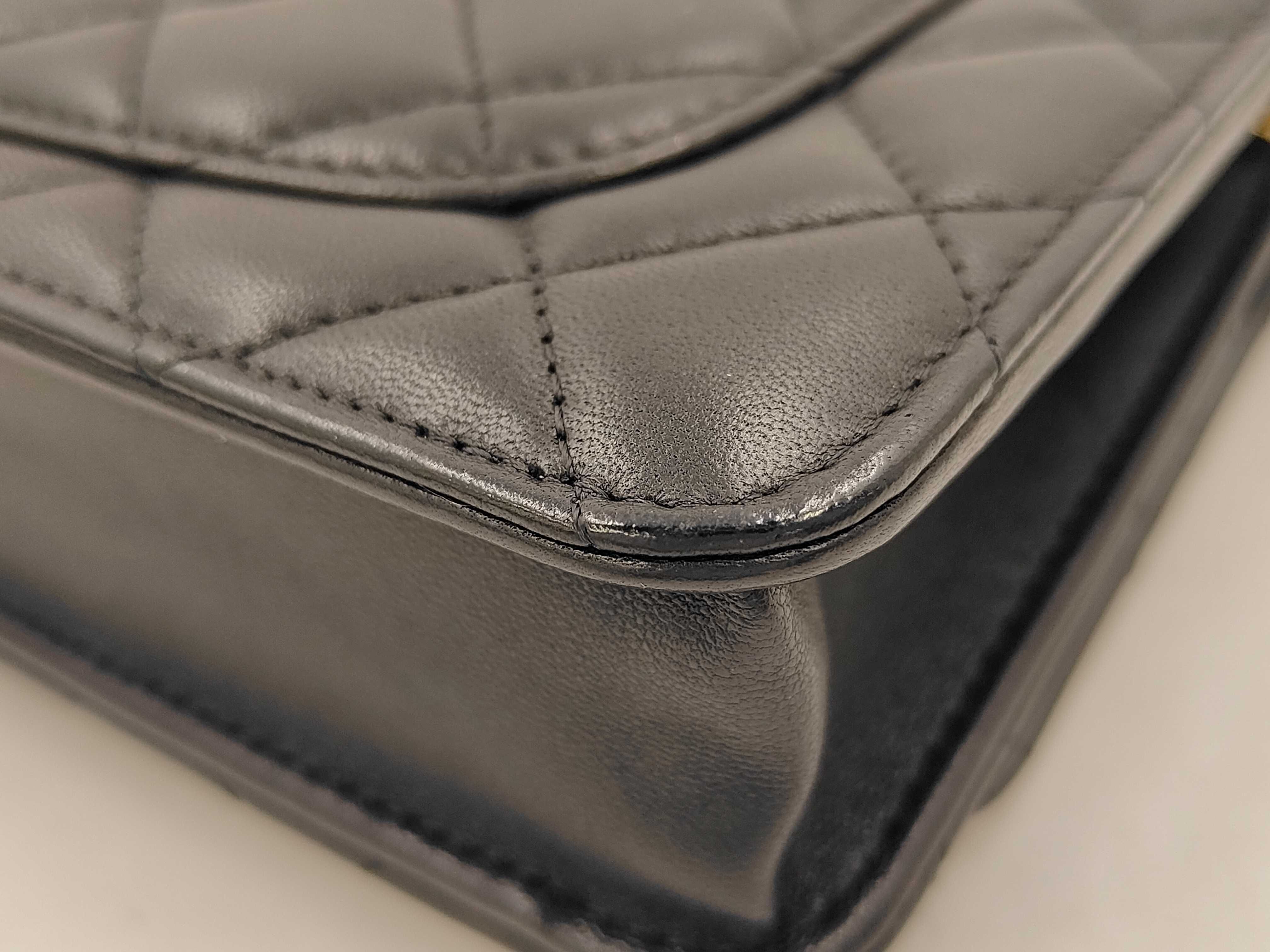 CC Logo Matelassé Chain Shoulder Bag — view 6