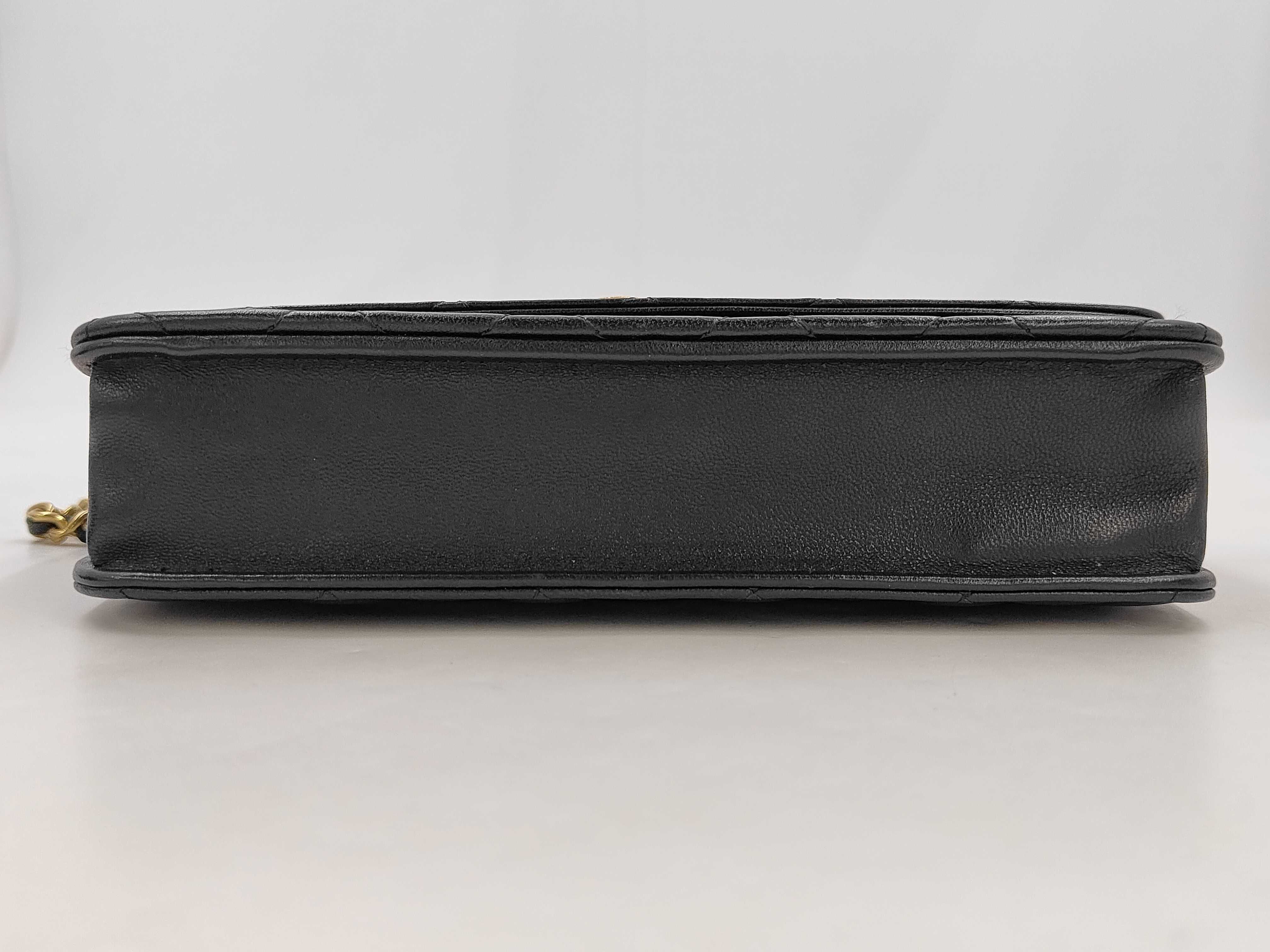 CC Logo Matelassé Chain Shoulder Bag — view 7