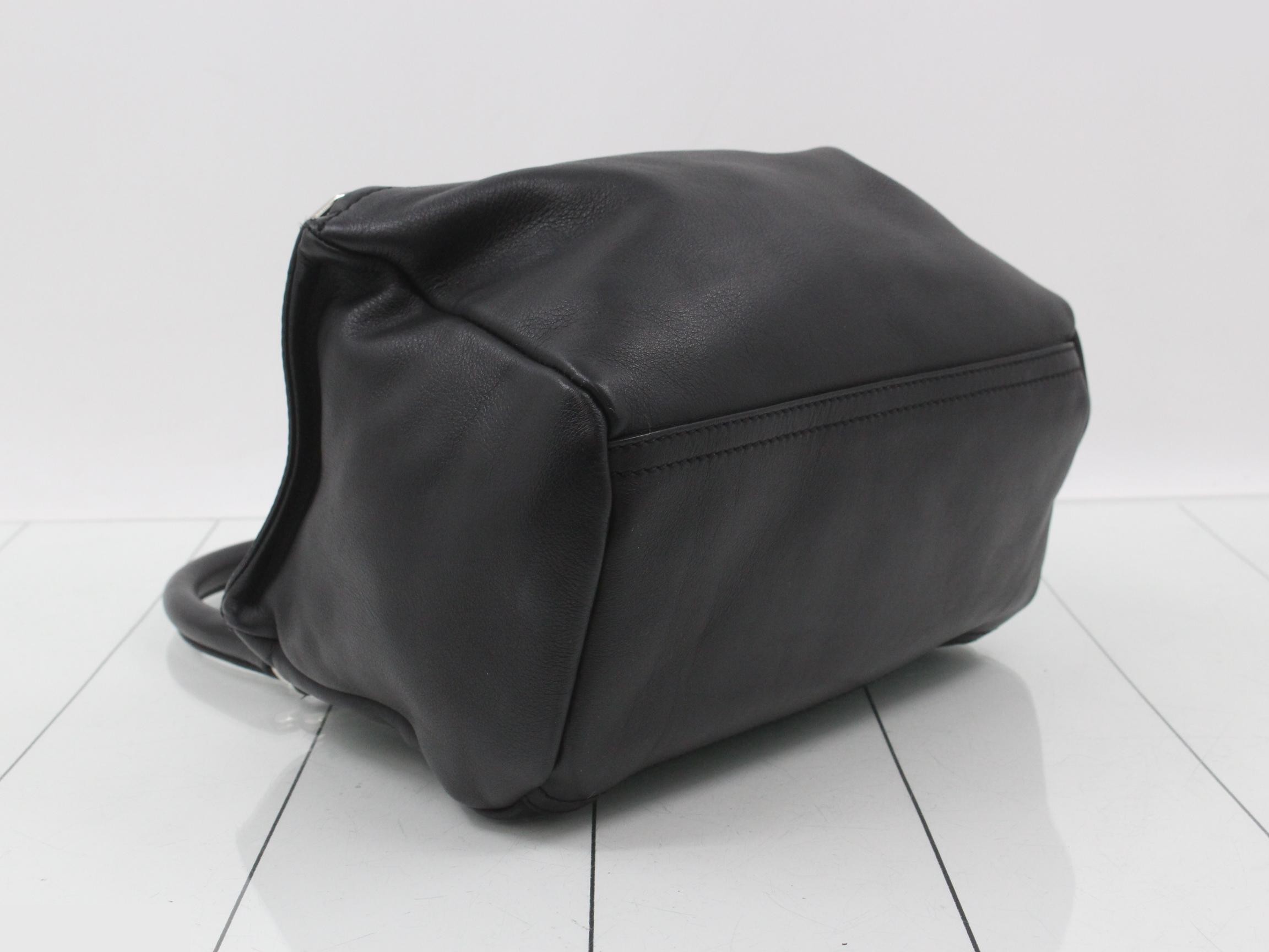 Other lines: Bags - 2-way bag with long strap, star design, leather. — view 5