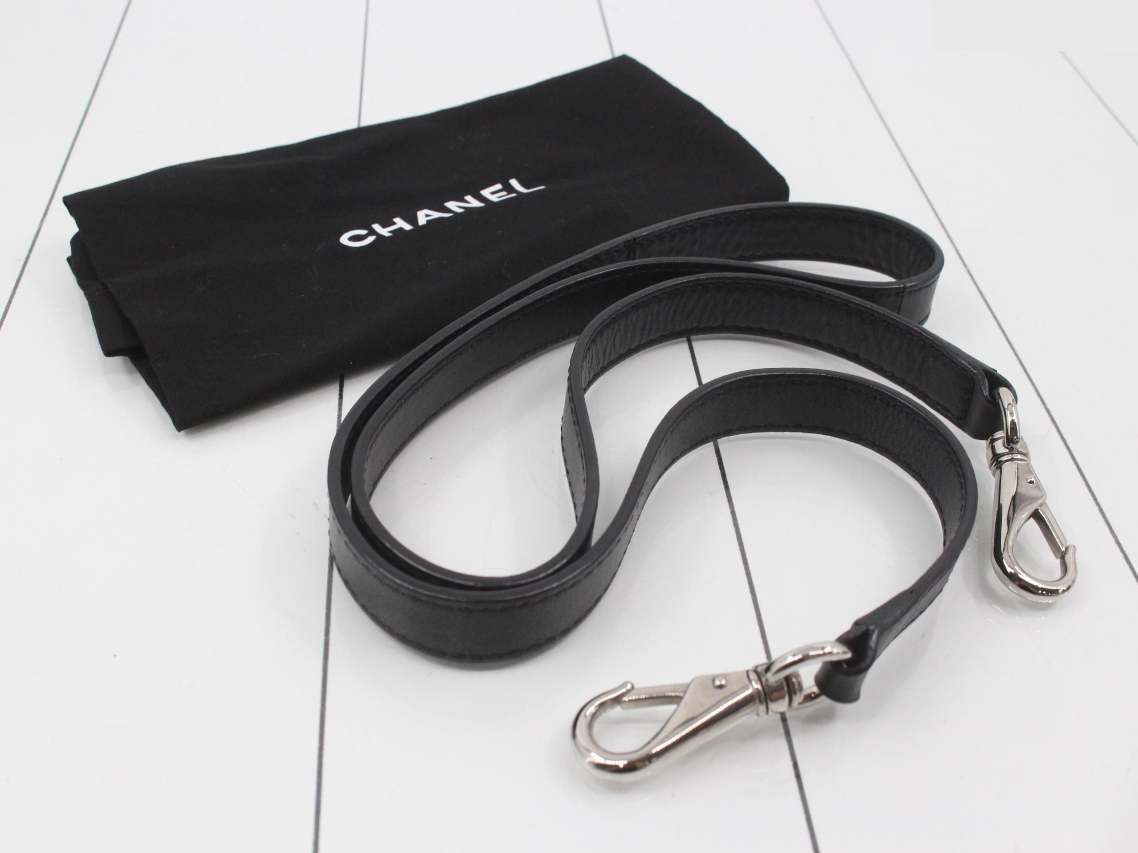 Other lines: Bags - 2-way bag with long strap, star design, leather. — view 7