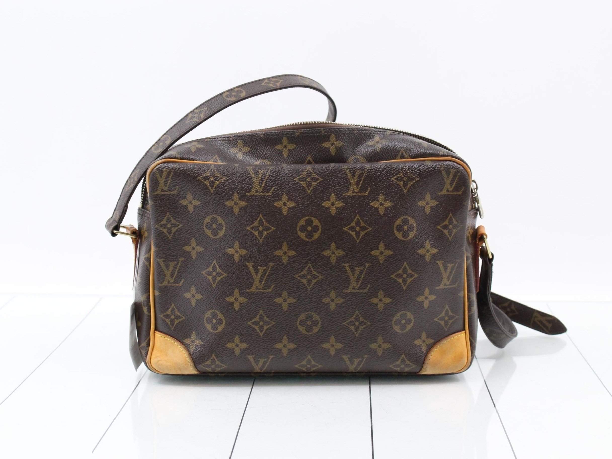 Monogram Nile AR0096 Shoulder Bag — view 2