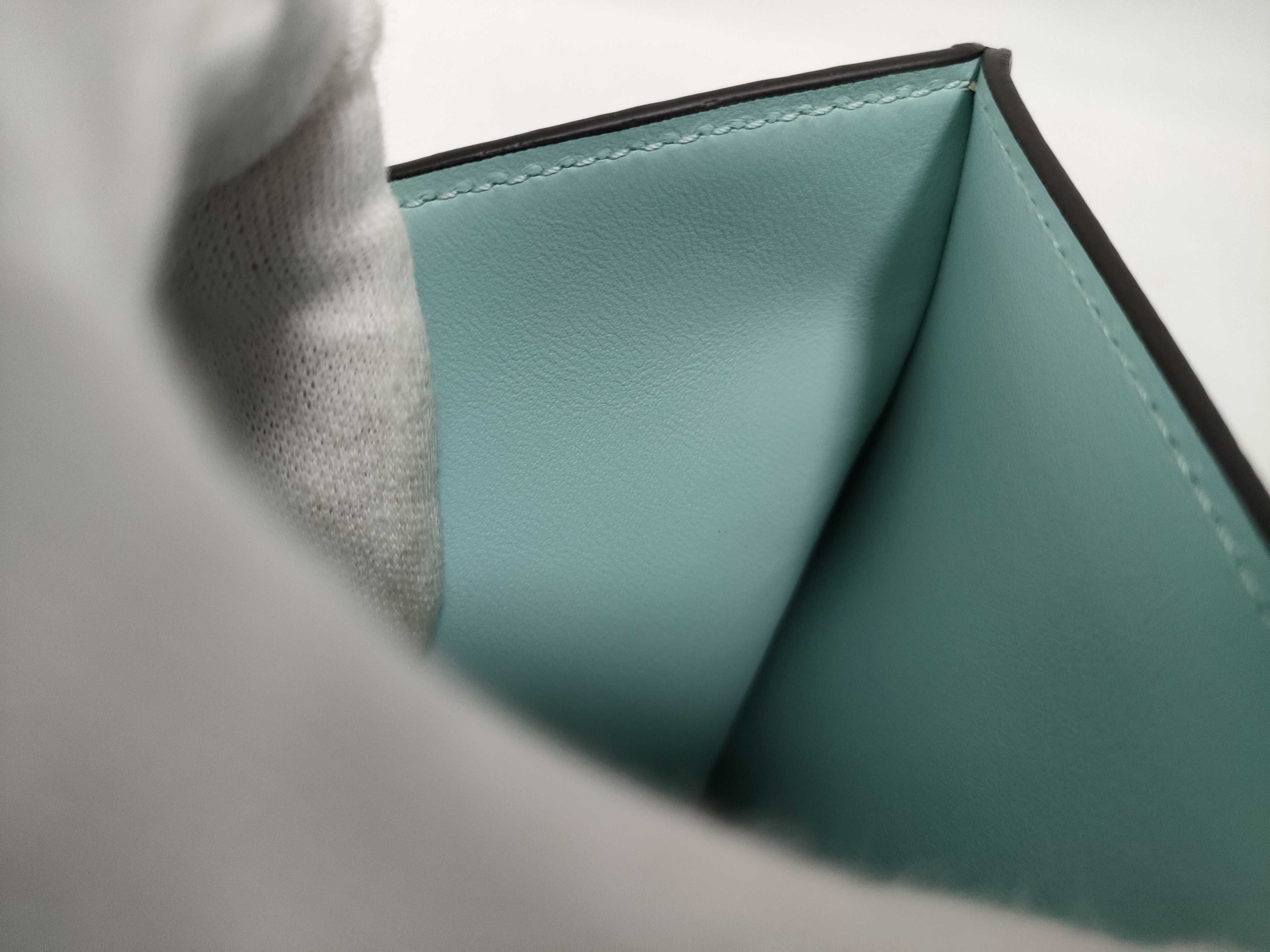 Wallet Taurillon LV Vertical Wallet Compact M82198 Galet Wallet — view 10
