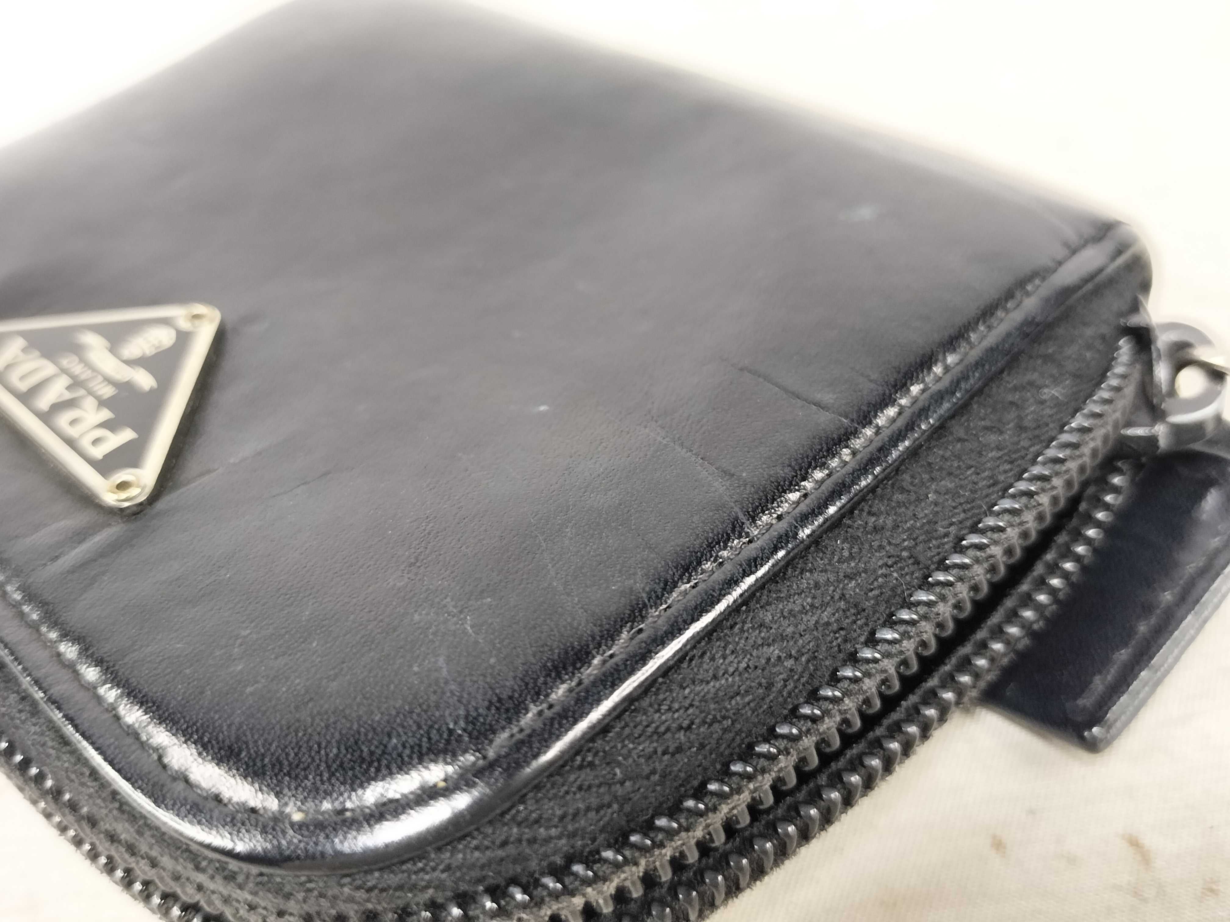 Leather Round Zipper Coin Case with Triangle Plate — view 14