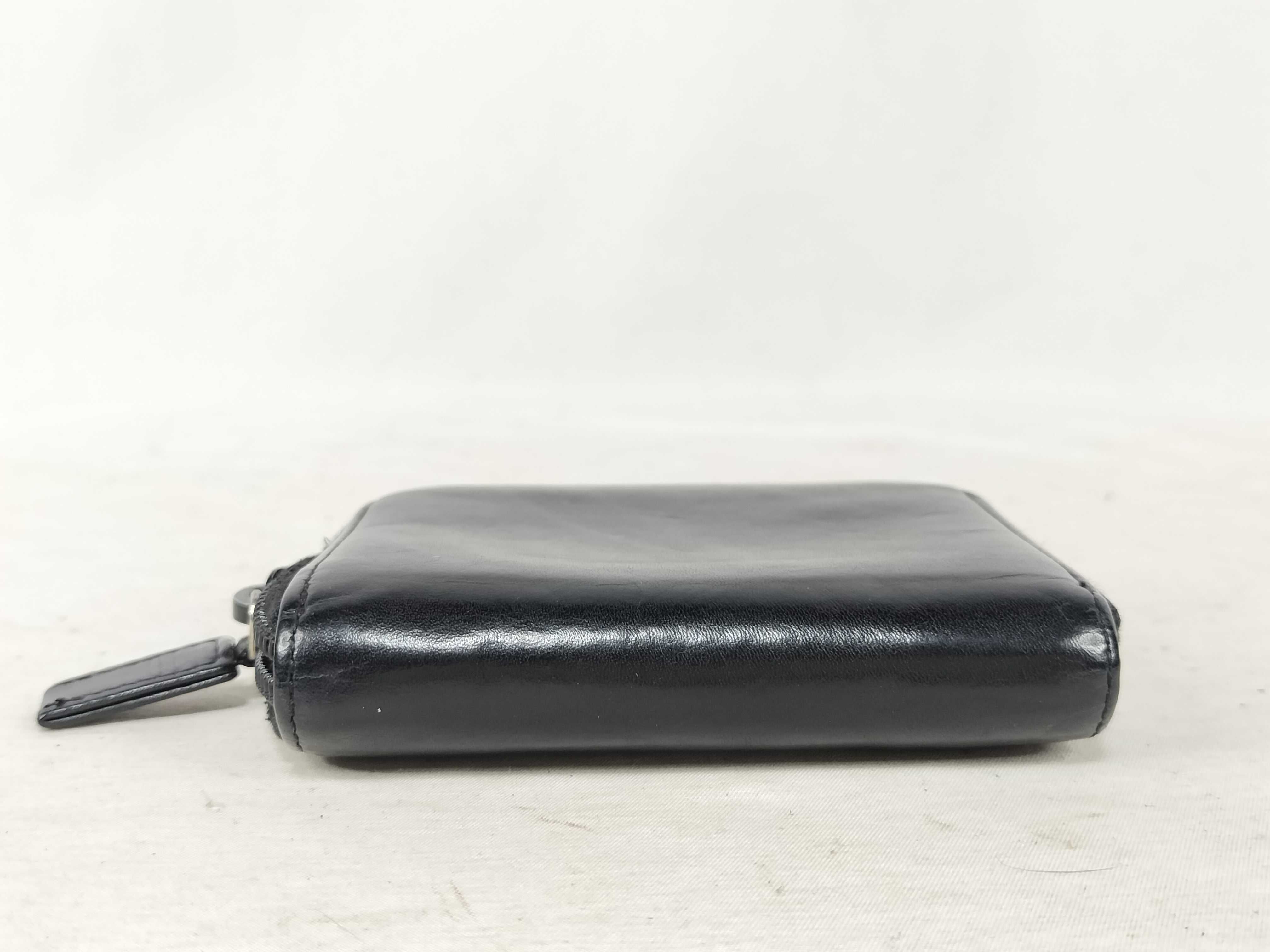 Leather Round Zipper Coin Case with Triangle Plate — view 3